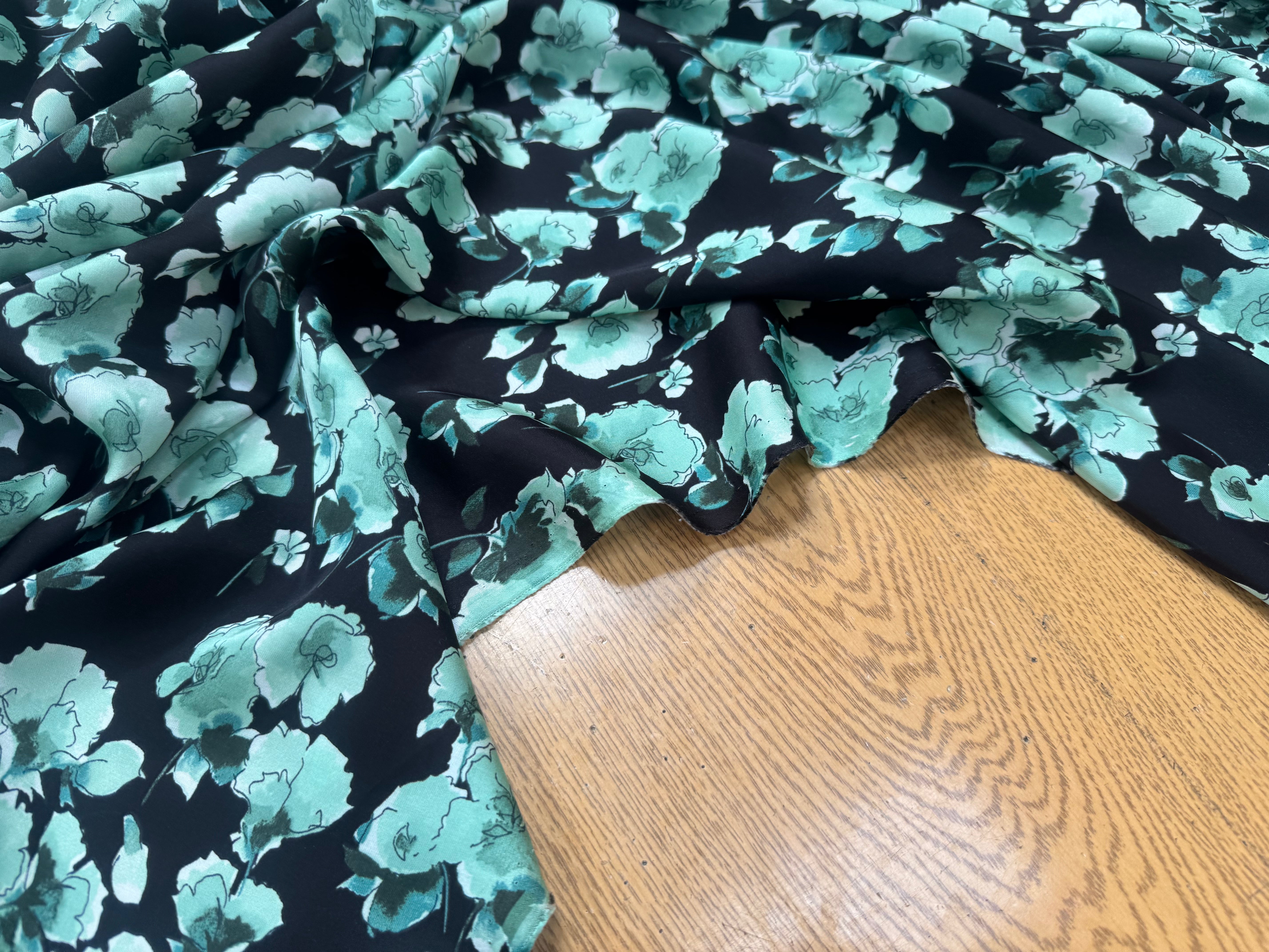 VICOSE FLUIDE LEGEREMENT SATINE NOIR FLEURS VERTES - My Little Coupon