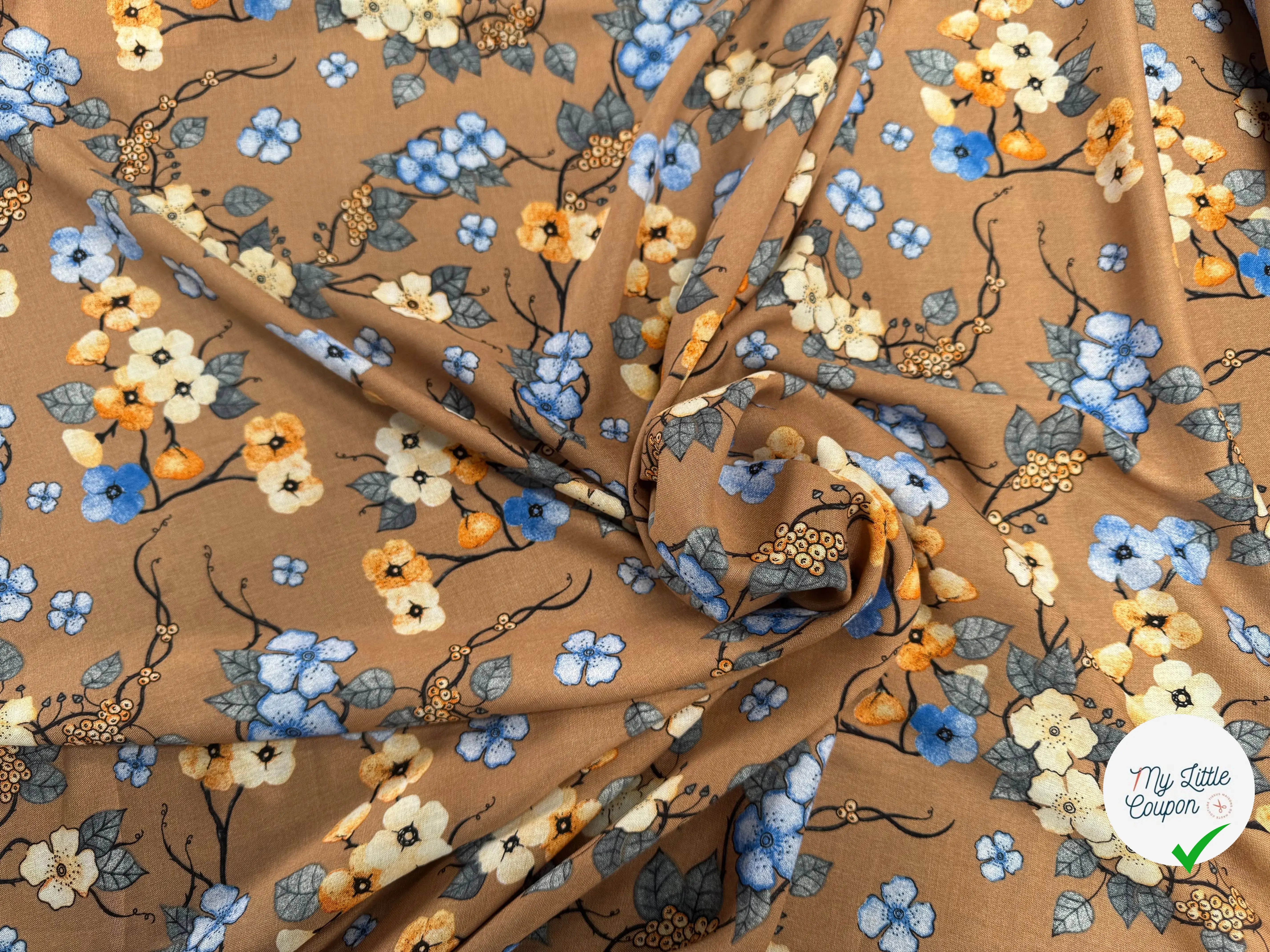 VISCOSE À FLEURS JAPONAISES BLEUES ET BEIGES SUR UN FOND TAUPE - My Little Coupon