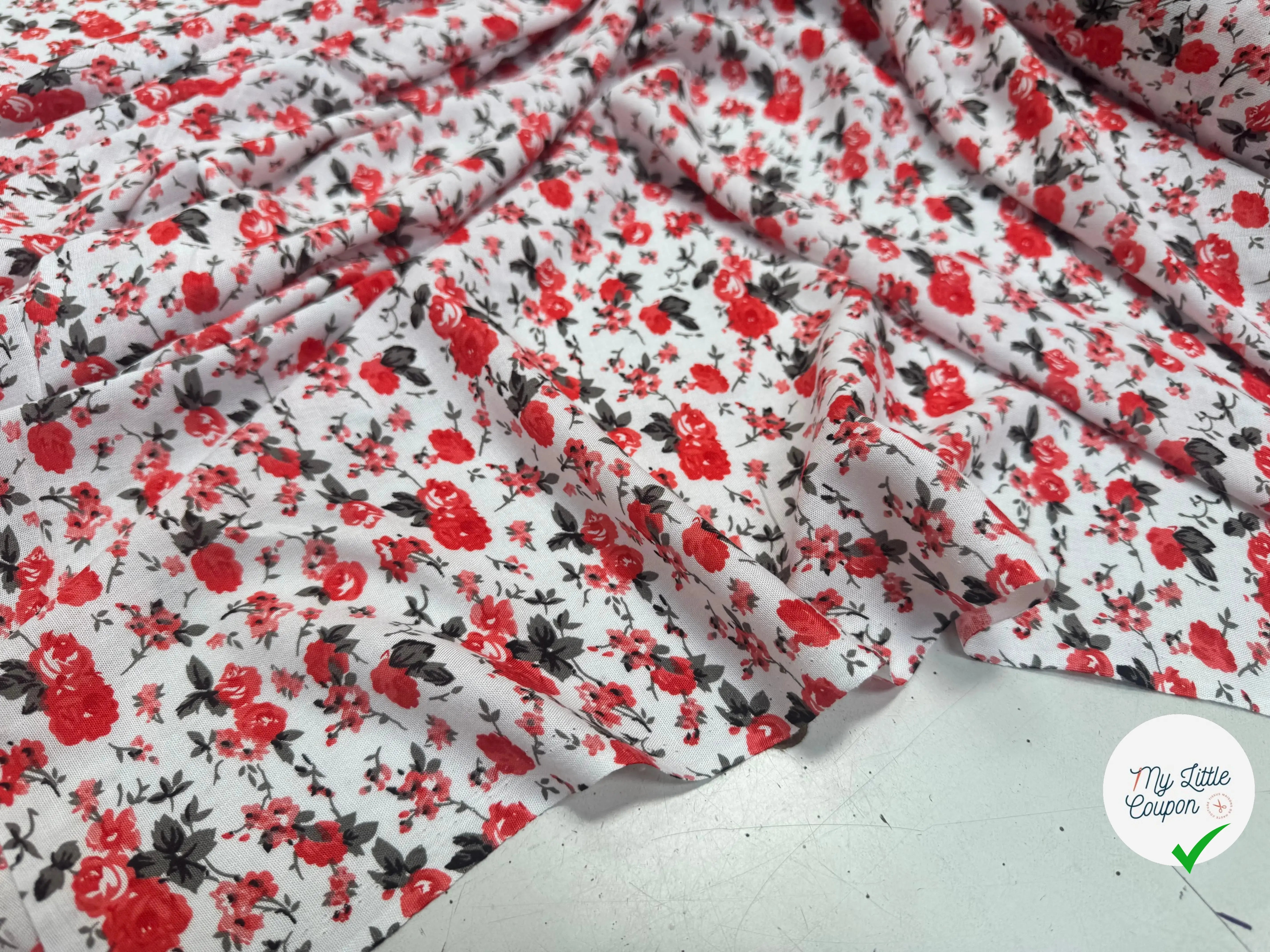 VISCOSE À MOTIFS DE ROSES ROUGES SUR FOND BLANC - My Little Coupon