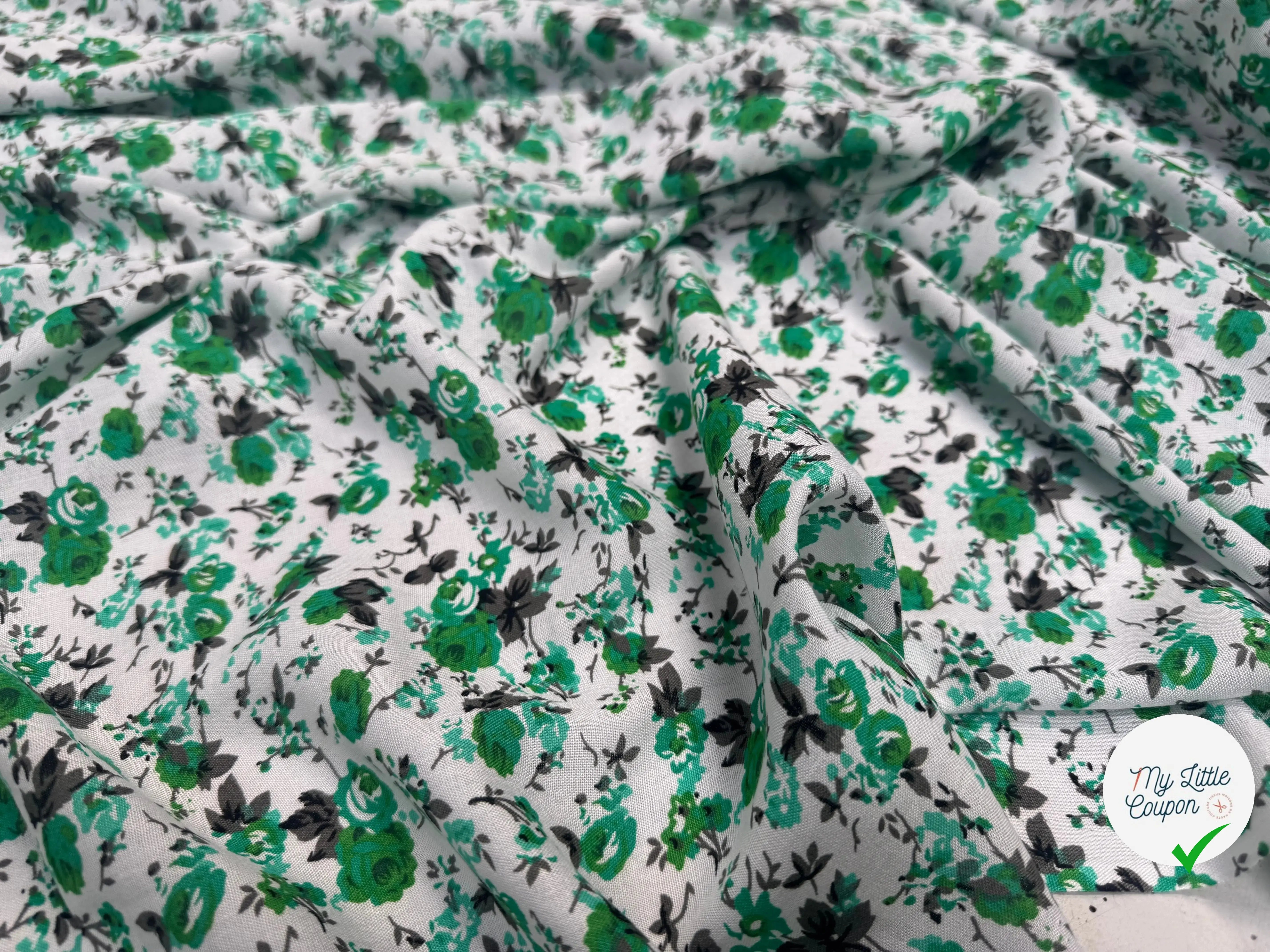 VISCOSE À MOTIFS DE ROSES VERTES SUR FOND BLANC - My Little Coupon