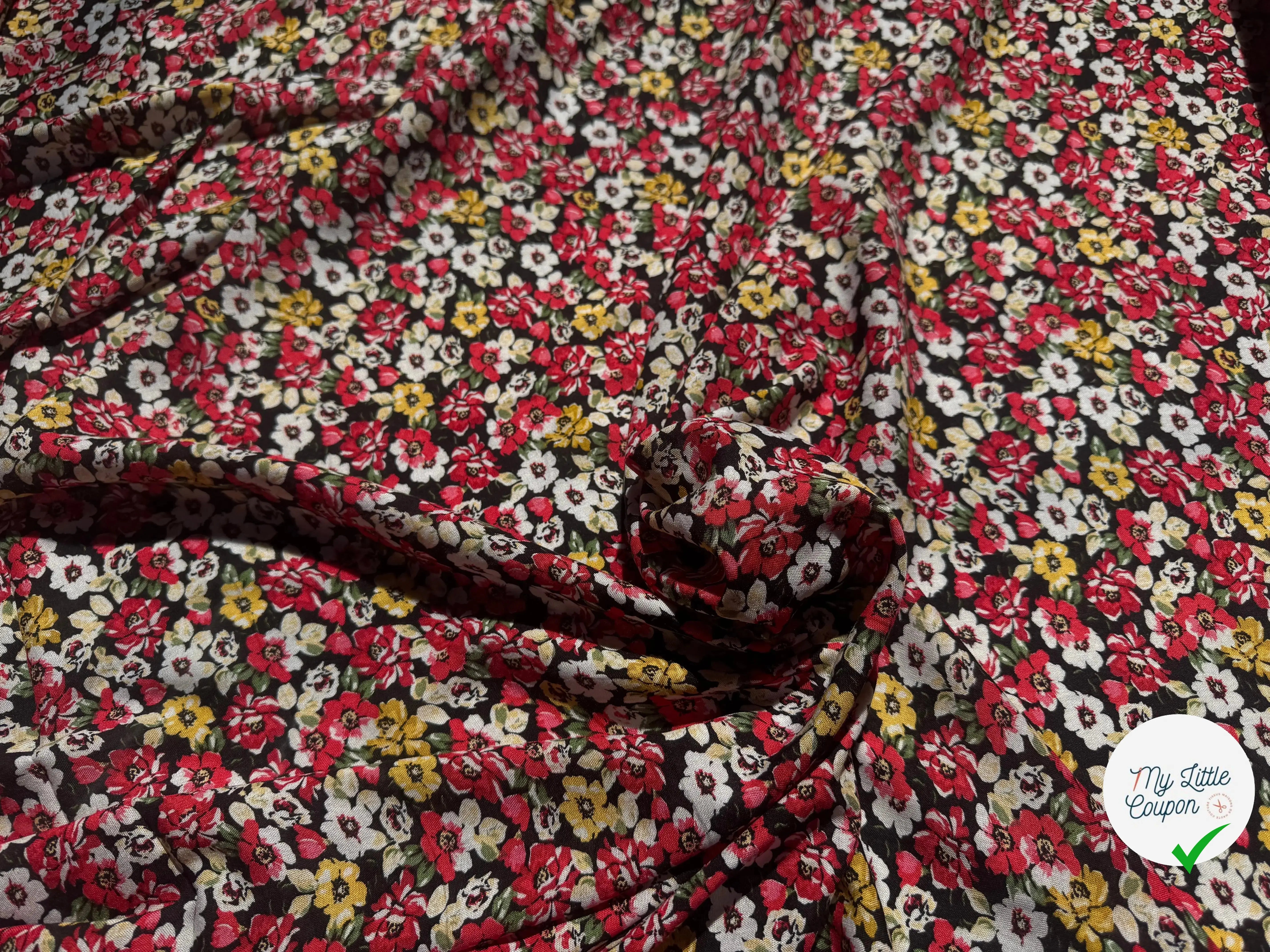 VISCOSE À MOTIFS FLORAUX ROUGES ET JAUNES - My Little Coupon