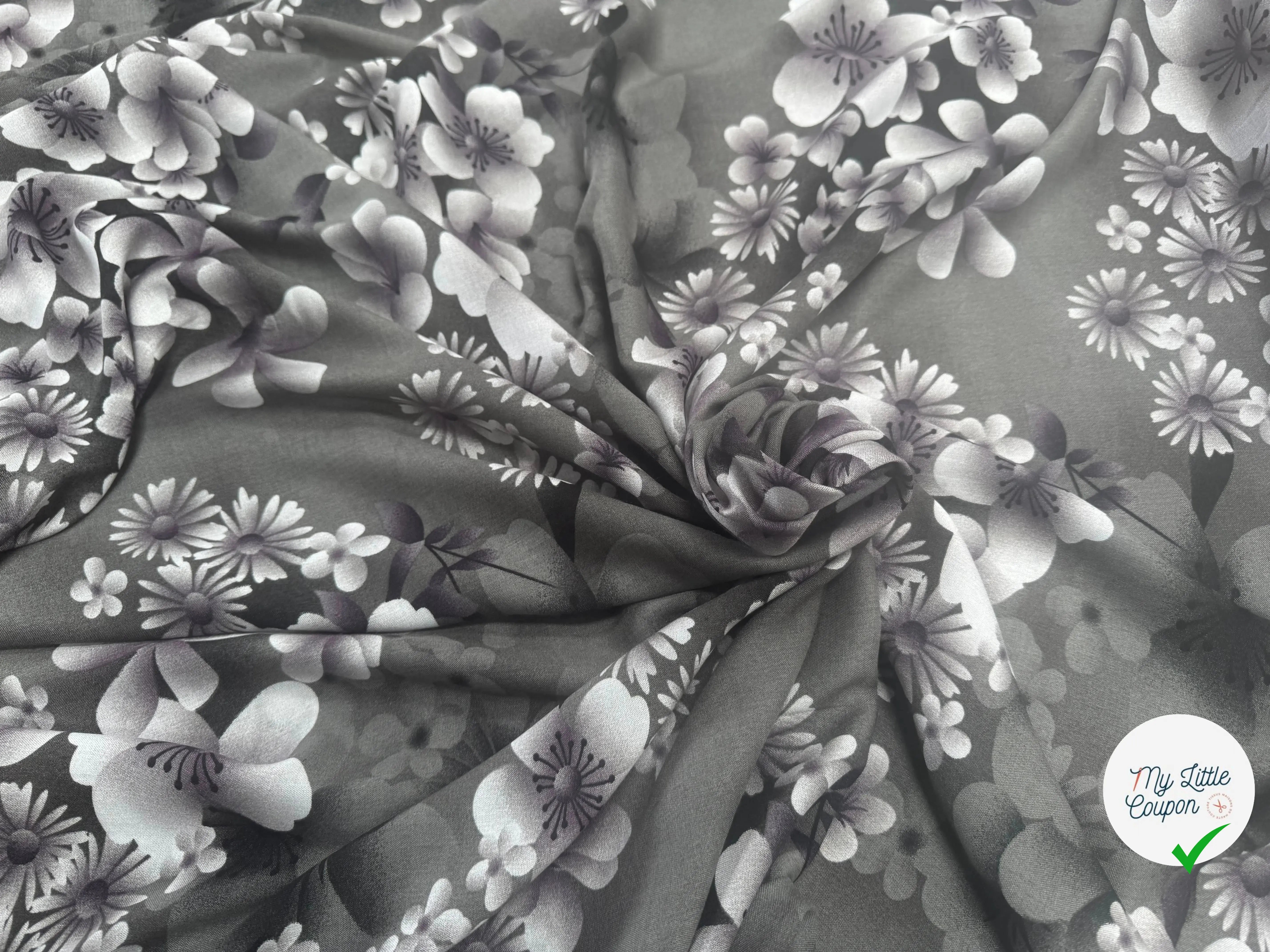 VISCOSE À MOTIFS ROSES ET PISSENLITS SUR FOND GRIS DE COULEURS GRIS - My Little Coupon