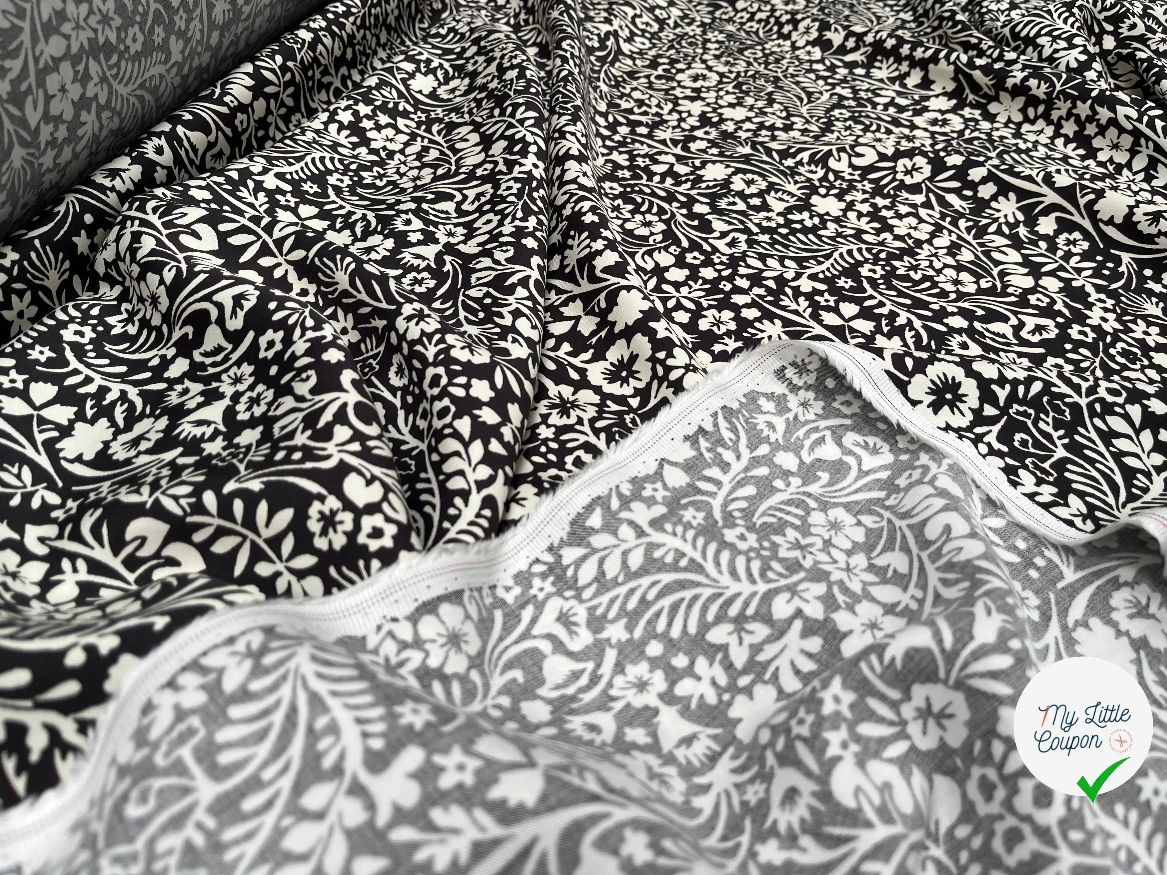 VISCOSE DOUCE FOND GRIS MARRON MOTIFS FLORAL BLANC - My Little Coupon