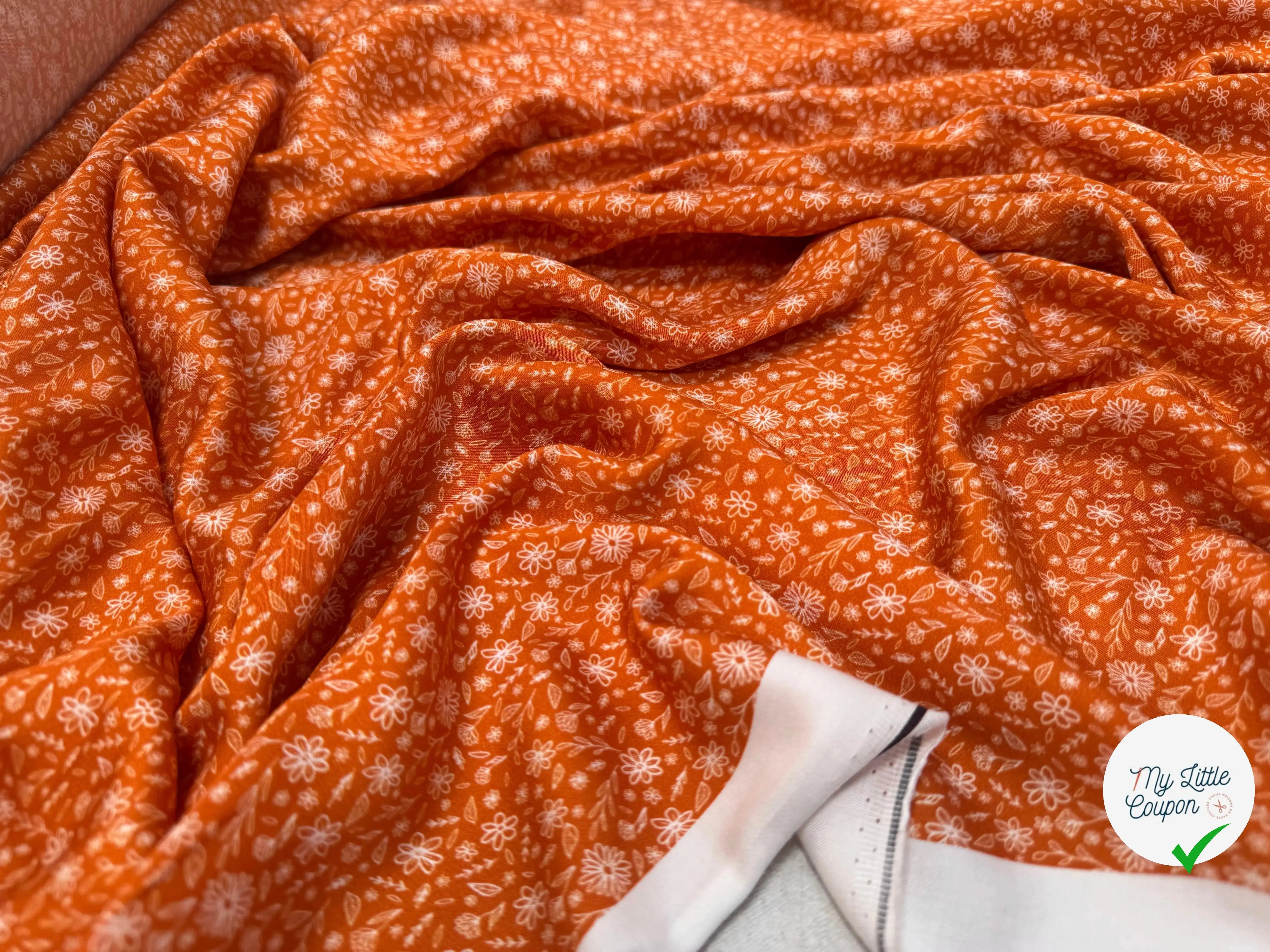 VISCOSE DOUCE TRES LEGEREMENT SATINEE FLEURS SUR SUCRE ROUX - My Little Coupon