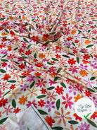 VISCOSE DOUCE TRES LEGEREMENT SATINEE PRINT FLEURS MULTICOLORES FOND BLANC - My Little Coupon