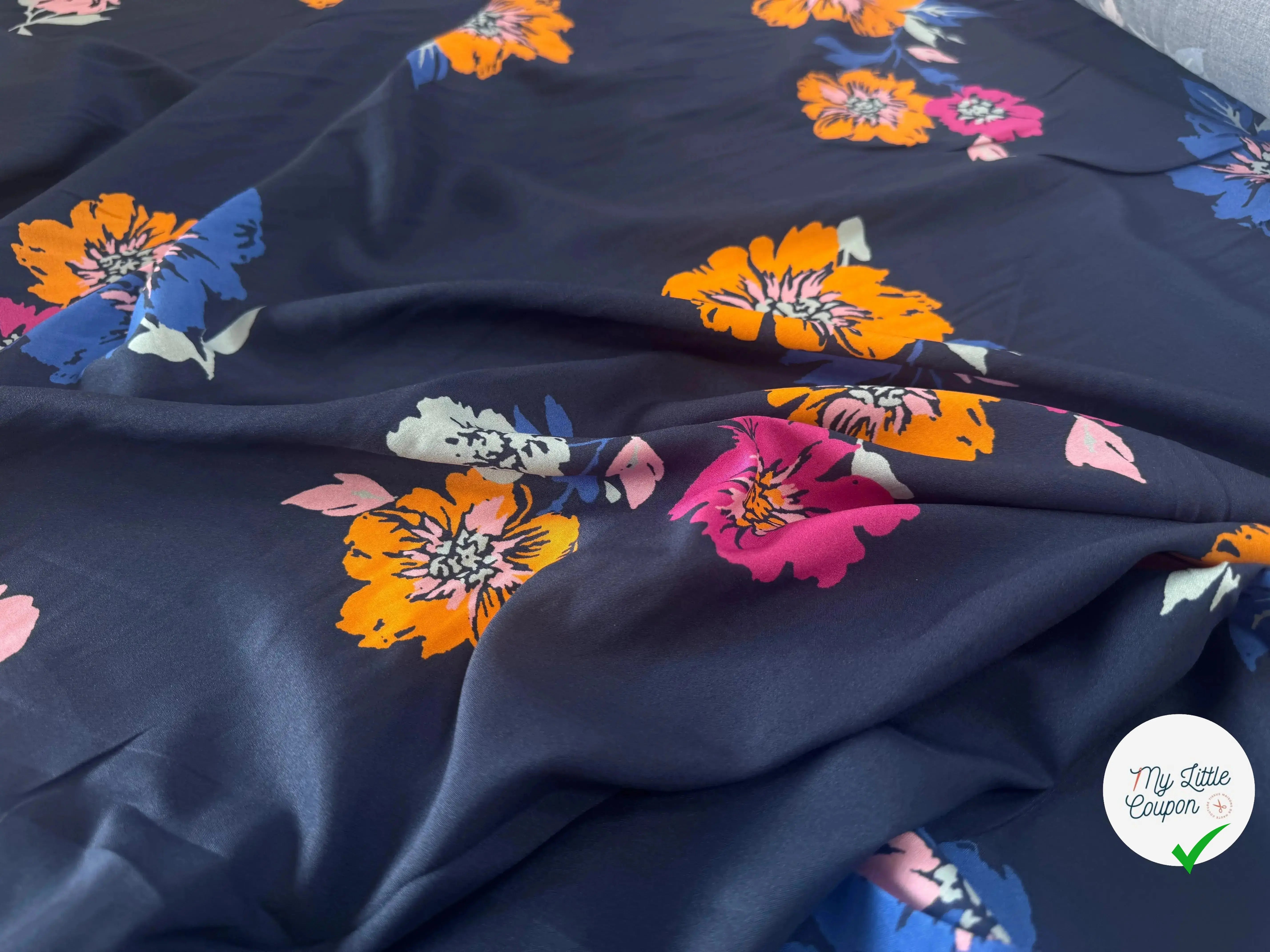 VISCOSE FOND MARINE FLEURS ORANGE VIOLET & BLEU - My Little Coupon