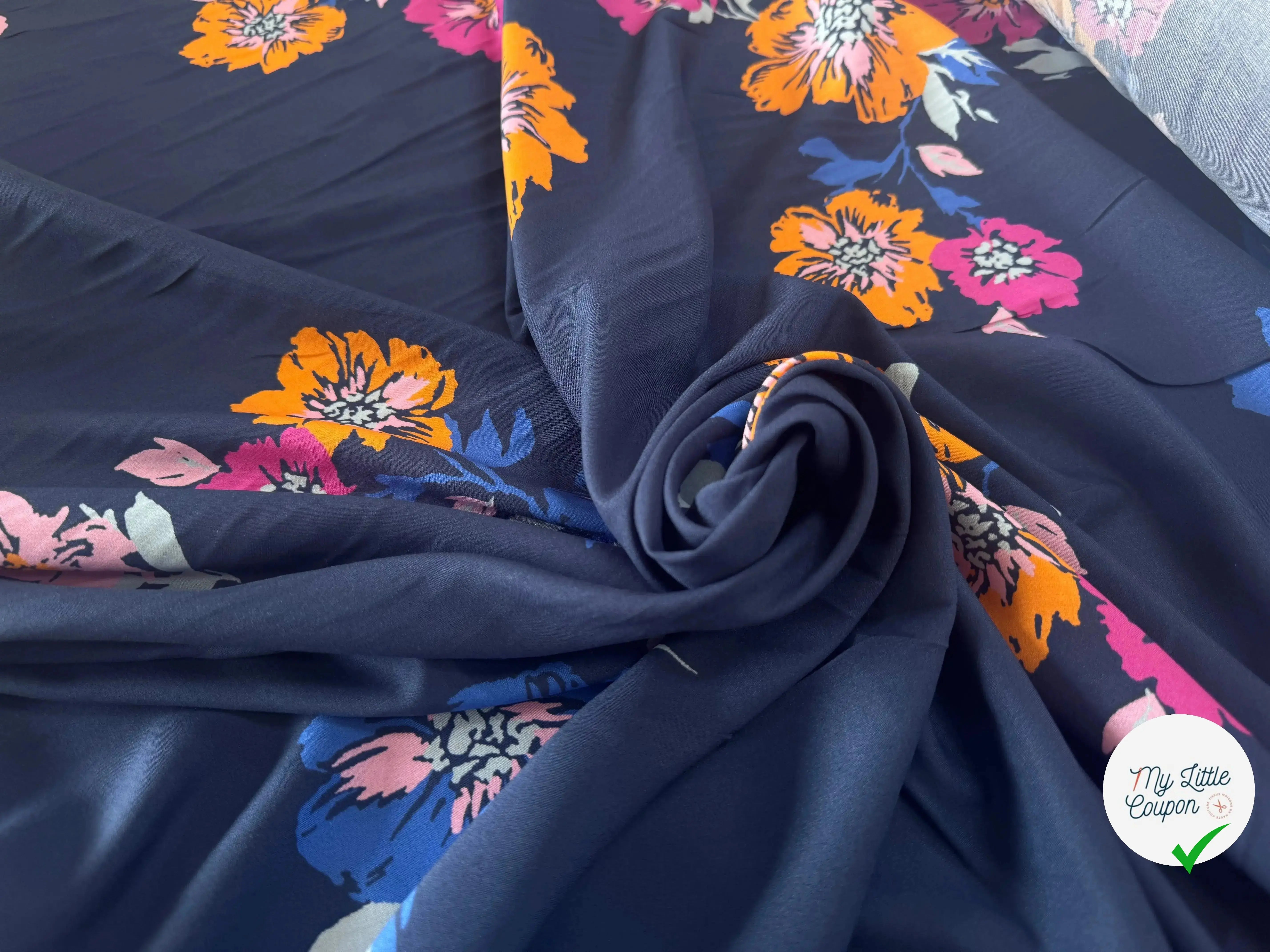 VISCOSE FOND MARINE FLEURS ORANGE VIOLET & BLEU - My Little Coupon
