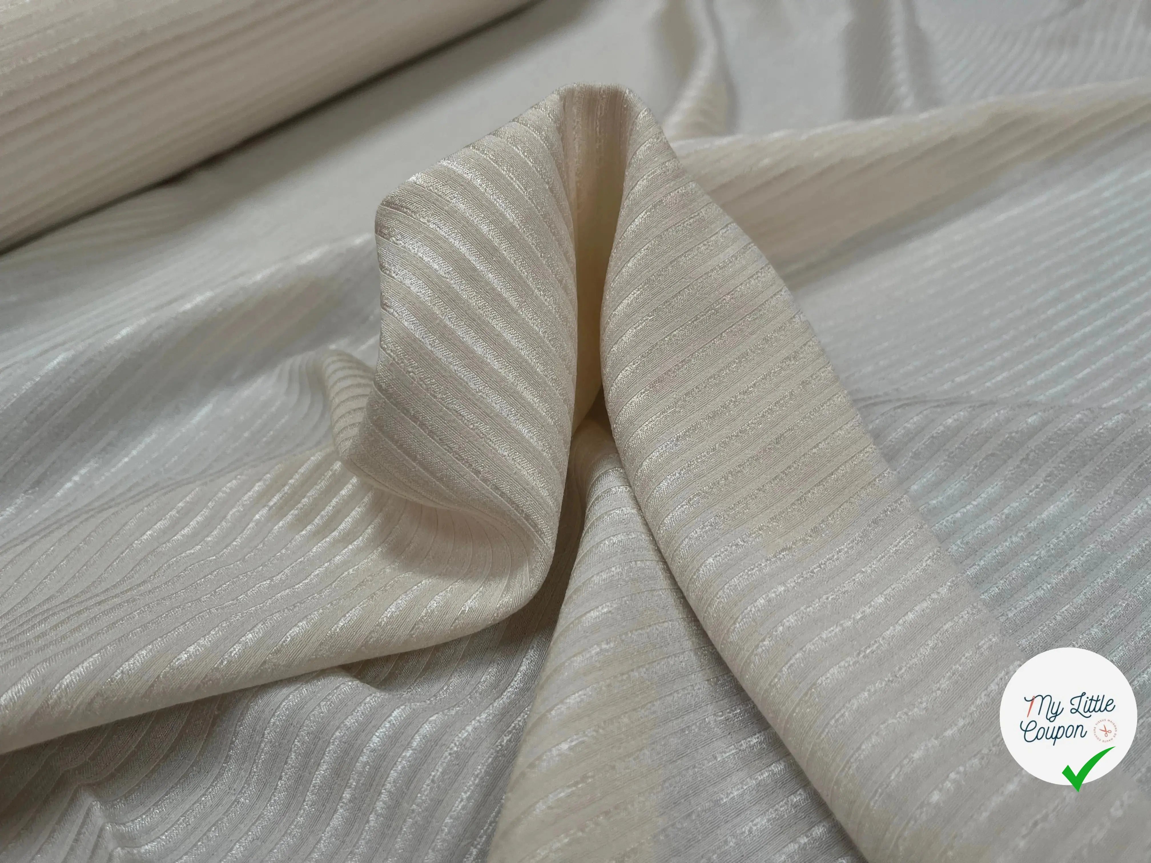 VISCOSE RAYURES SINCTILLANTES BEIGE À RAYURE - My Little Coupon