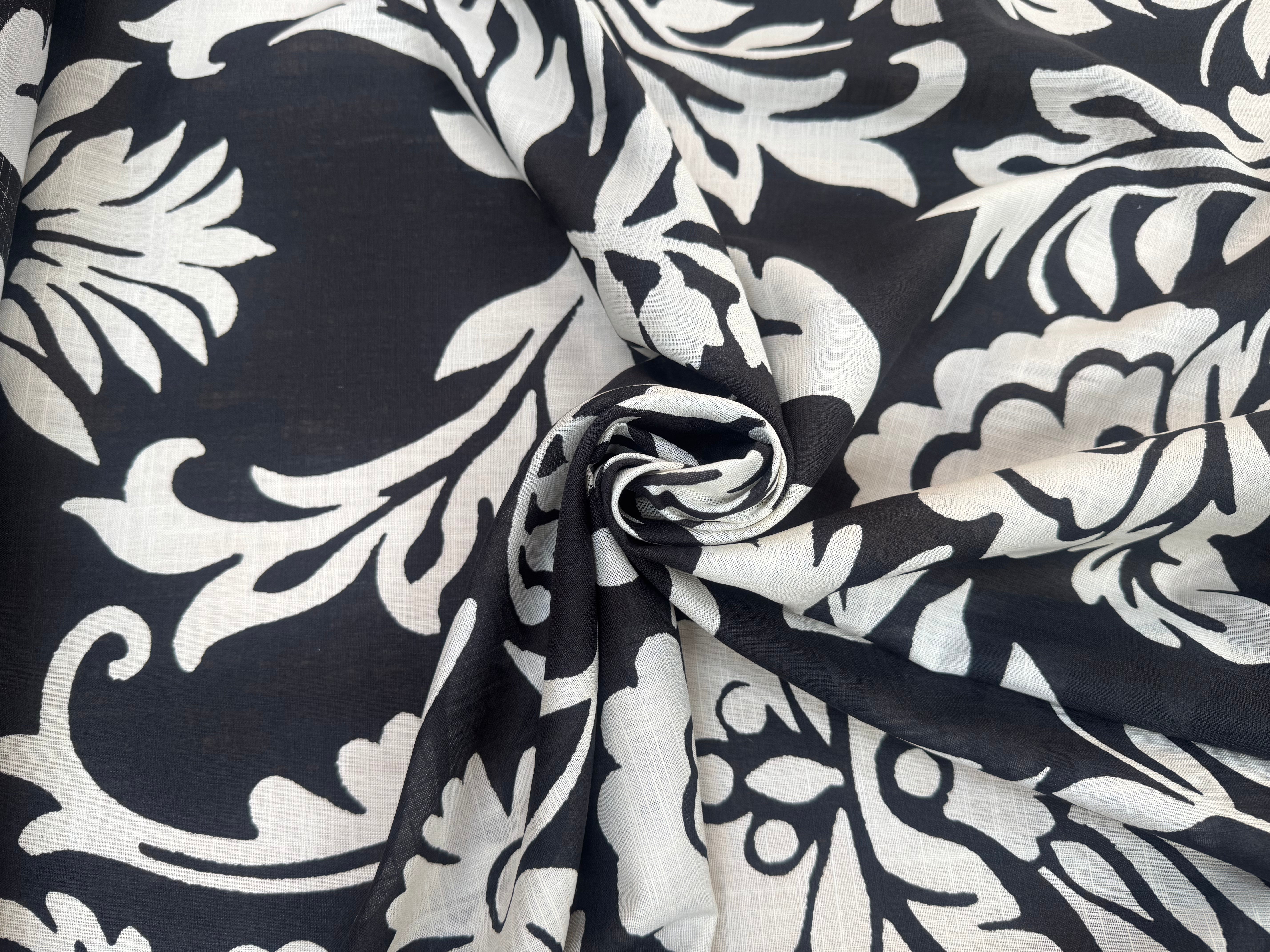 VOILE DE COTON FOND NOIR MOTIFS GROSSES FLEURS BLANC - My Little Coupon