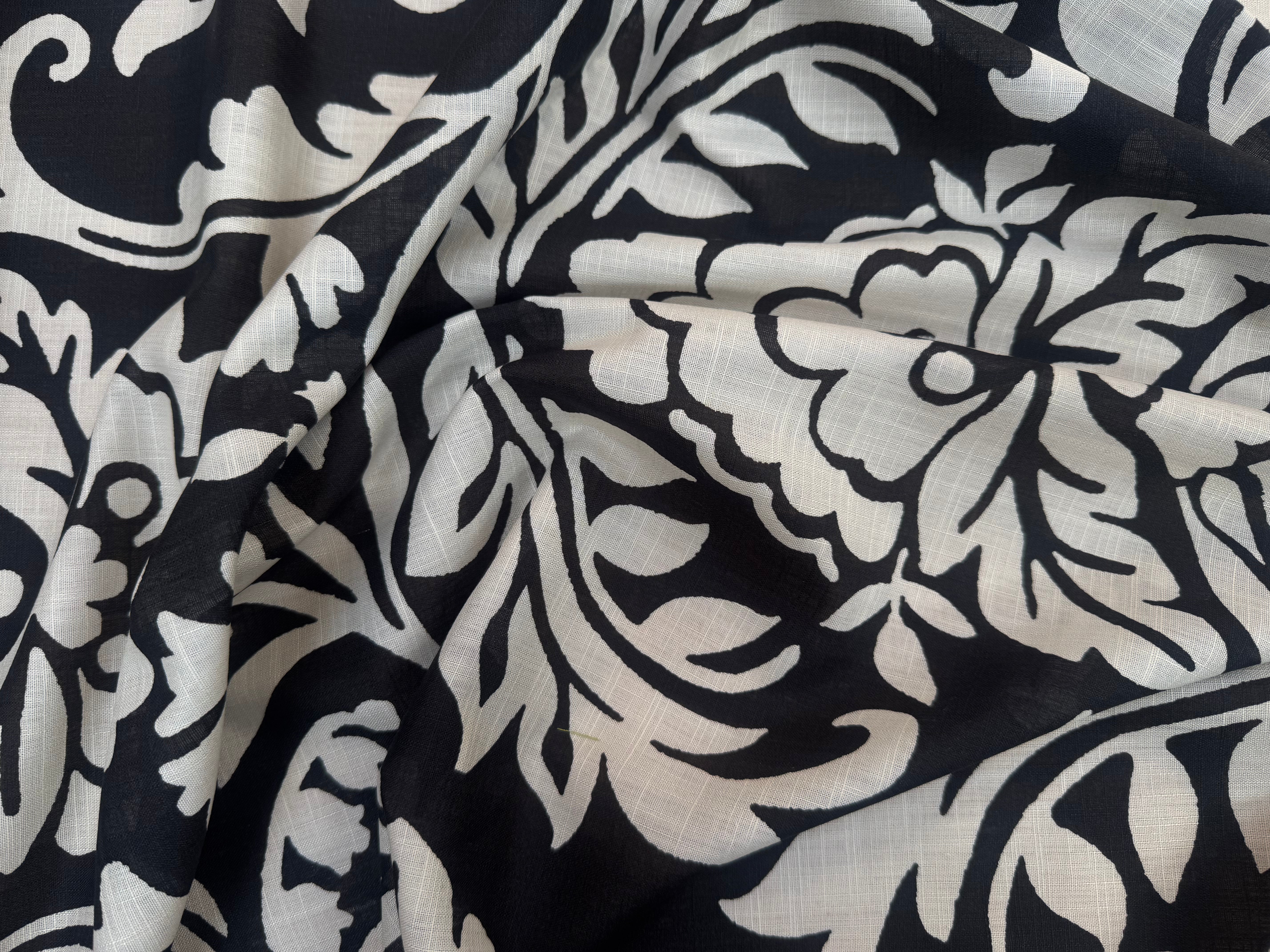 VOILE DE COTON FOND NOIR MOTIFS GROSSES FLEURS BLANC - My Little Coupon