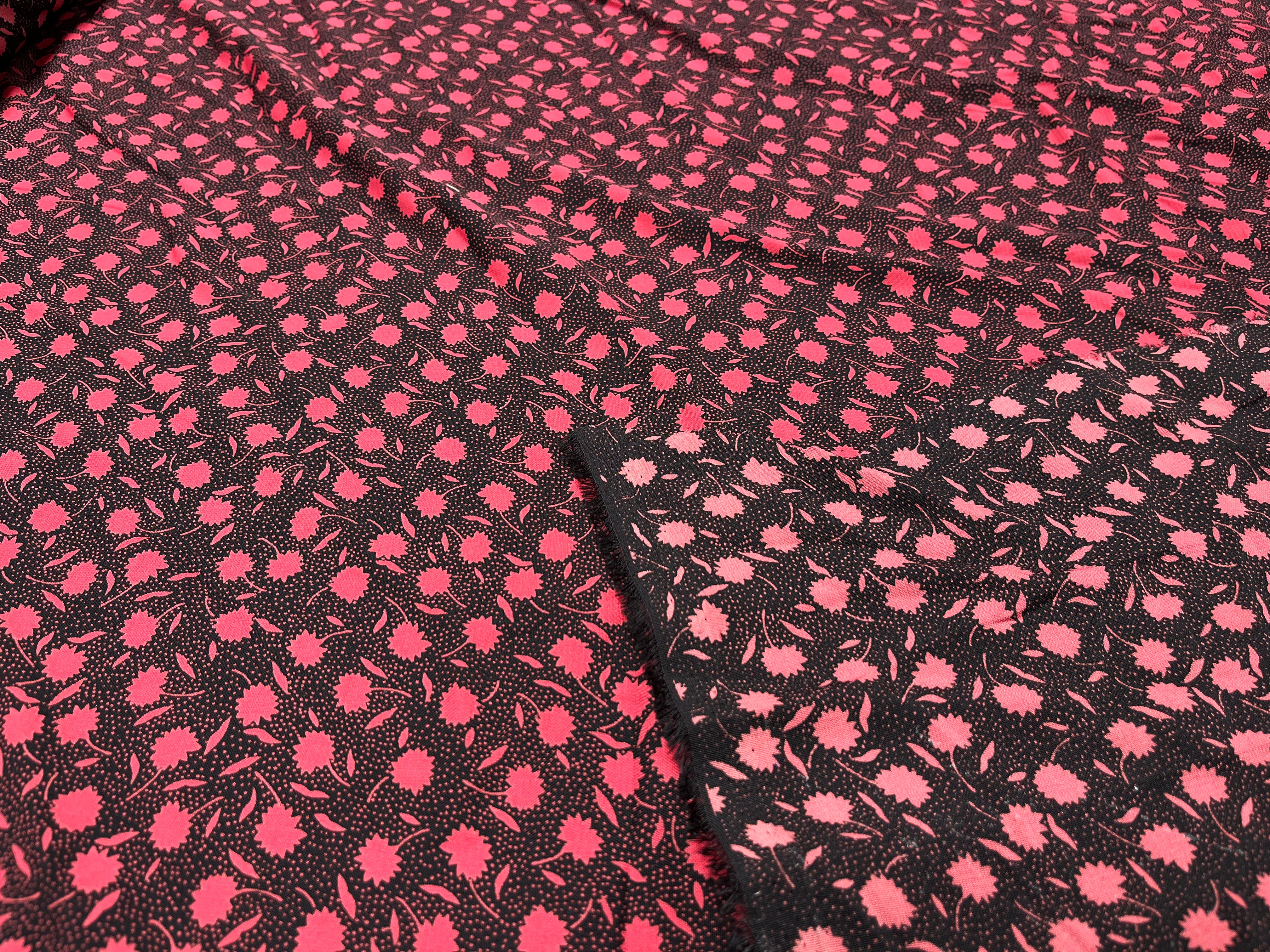 WOOLPEACH FLEUR ROUGE PEU GRAND FOND NOIR PETIT POINT ROSE - My Little Coupon
