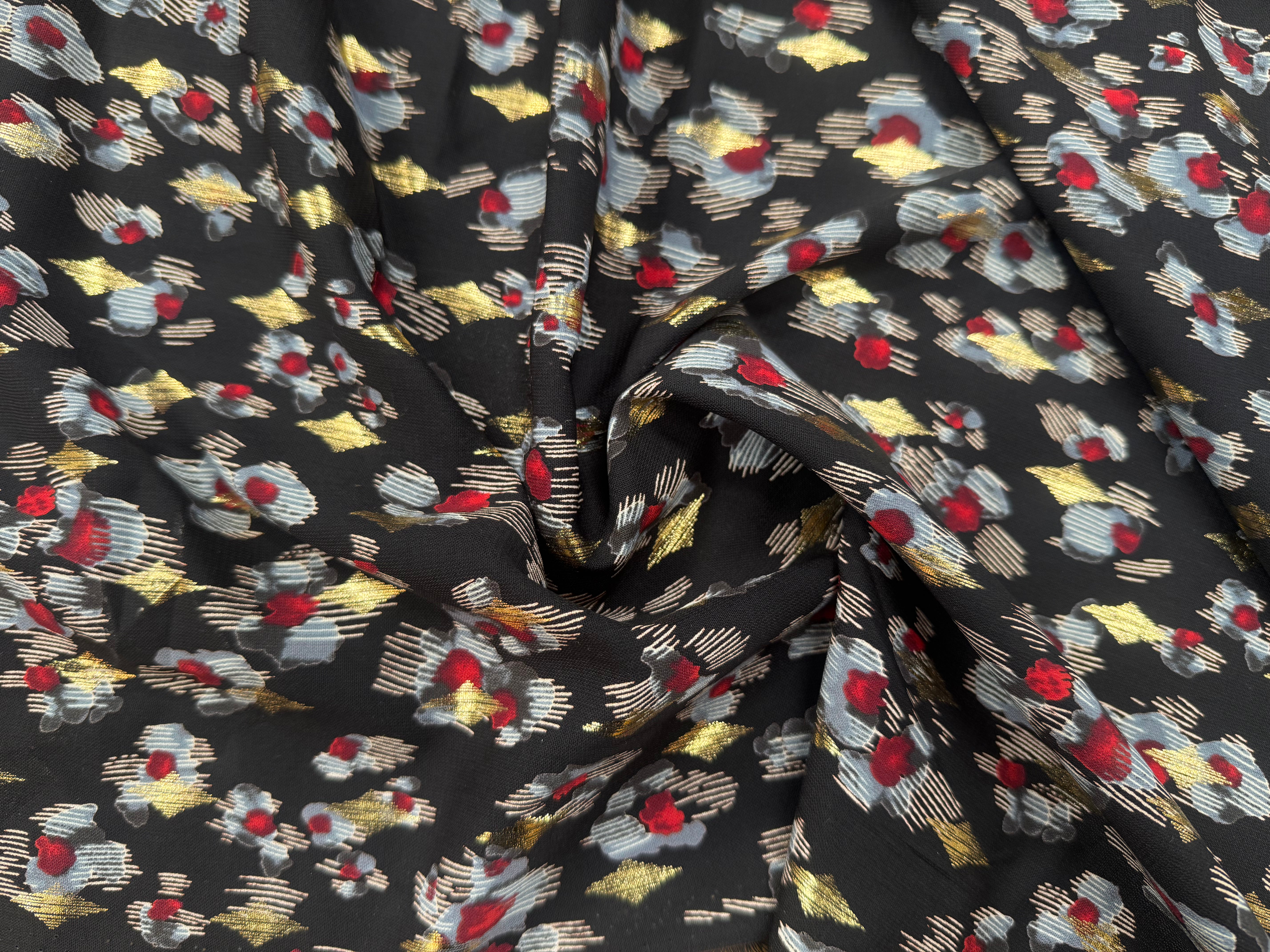 (Chute) WOOLPEACH FOND NOIR MOTIF FLEUR GRIS ET ROUGE AVEC DETAILS DORÉ - My Little Coupon