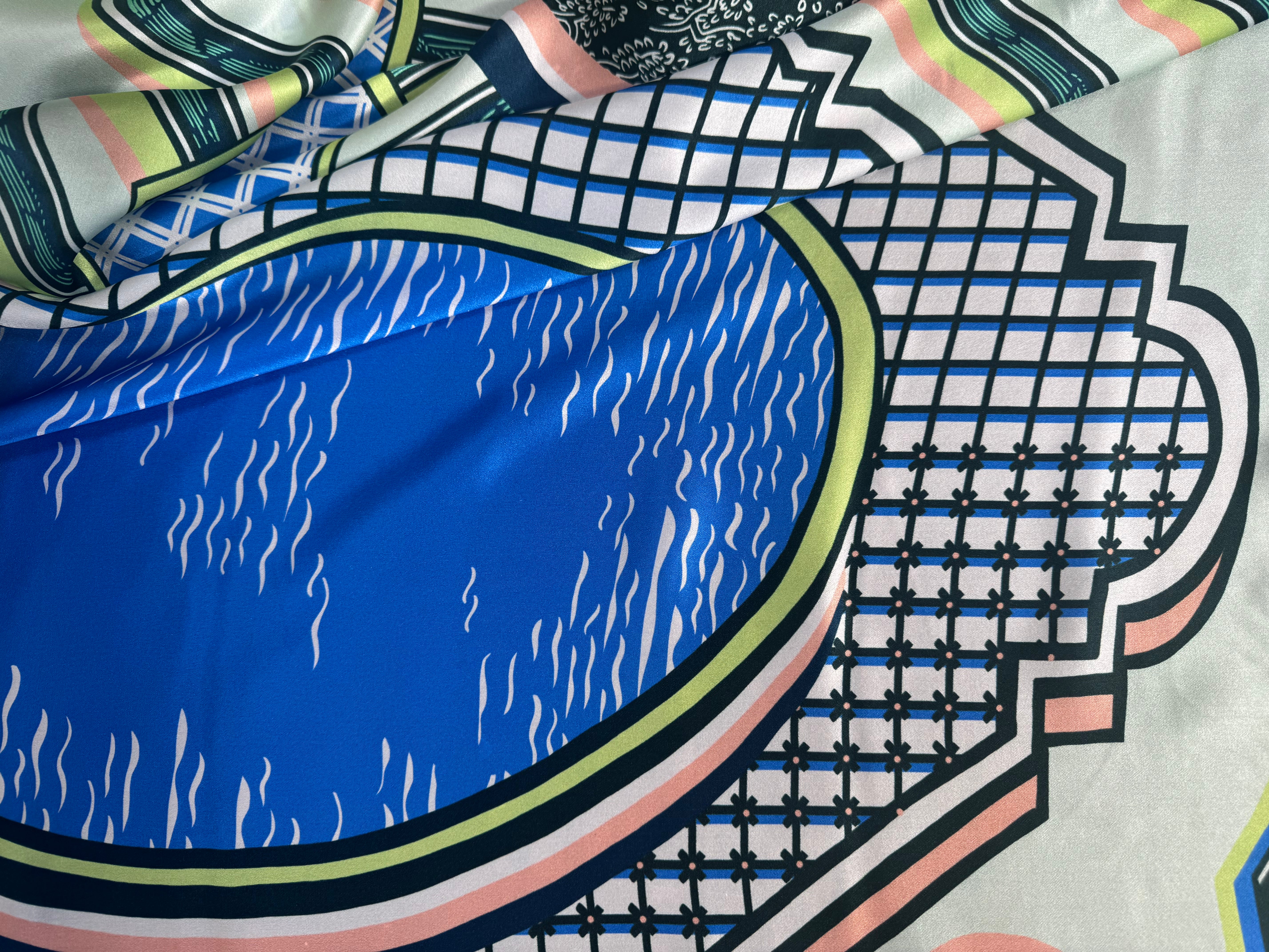 SATIN DE SOIE ITALIEN IMPRIMÉ CREATORE GEOMETRIQUE - My Little Coupon