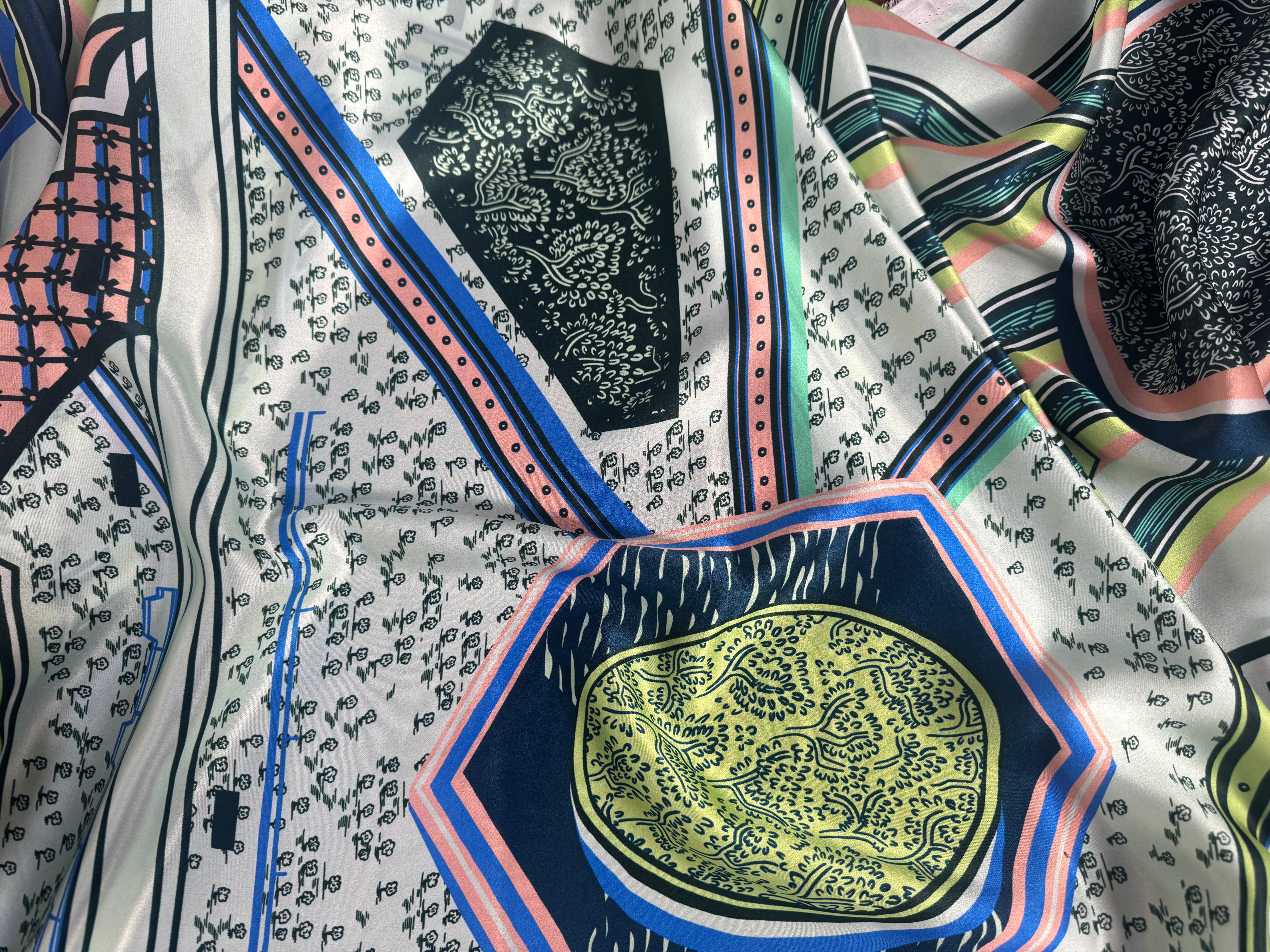 SATIN DE SOIE ITALIEN IMPRIMÉ CREATORE GEOMETRIQUE - My Little Coupon