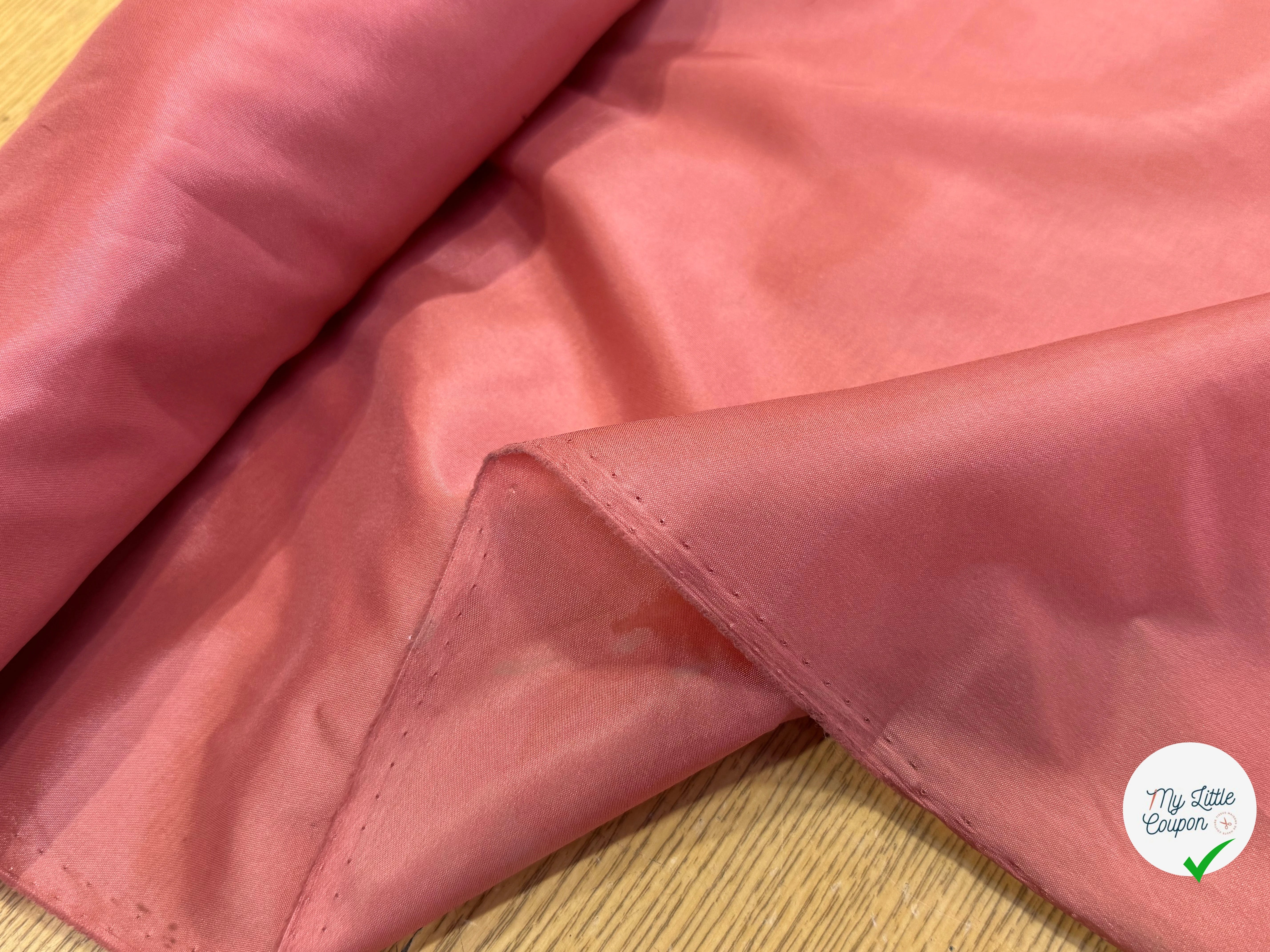 DOUBLURE FLUIDE 68% ACETATE LÉGÈREMENT SATINÉE ROSE PAMPLEMOUSSE - My Little Coupon