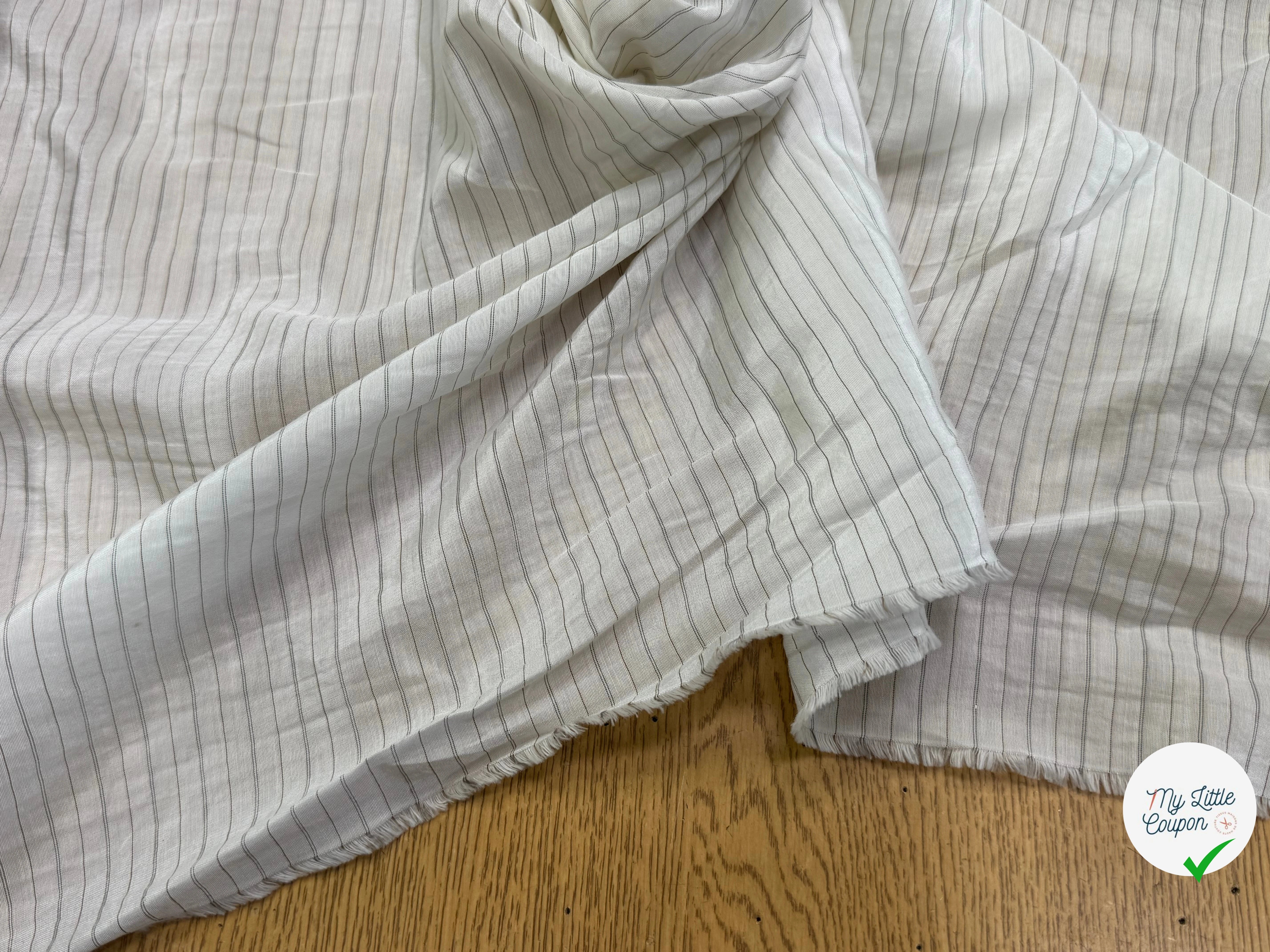 DOUBLURE VISCOSE LÉGÈREMENT SATINÉE ÉCRUE À RAYURES GRISES 100% VISCOSE - My Little Coupon