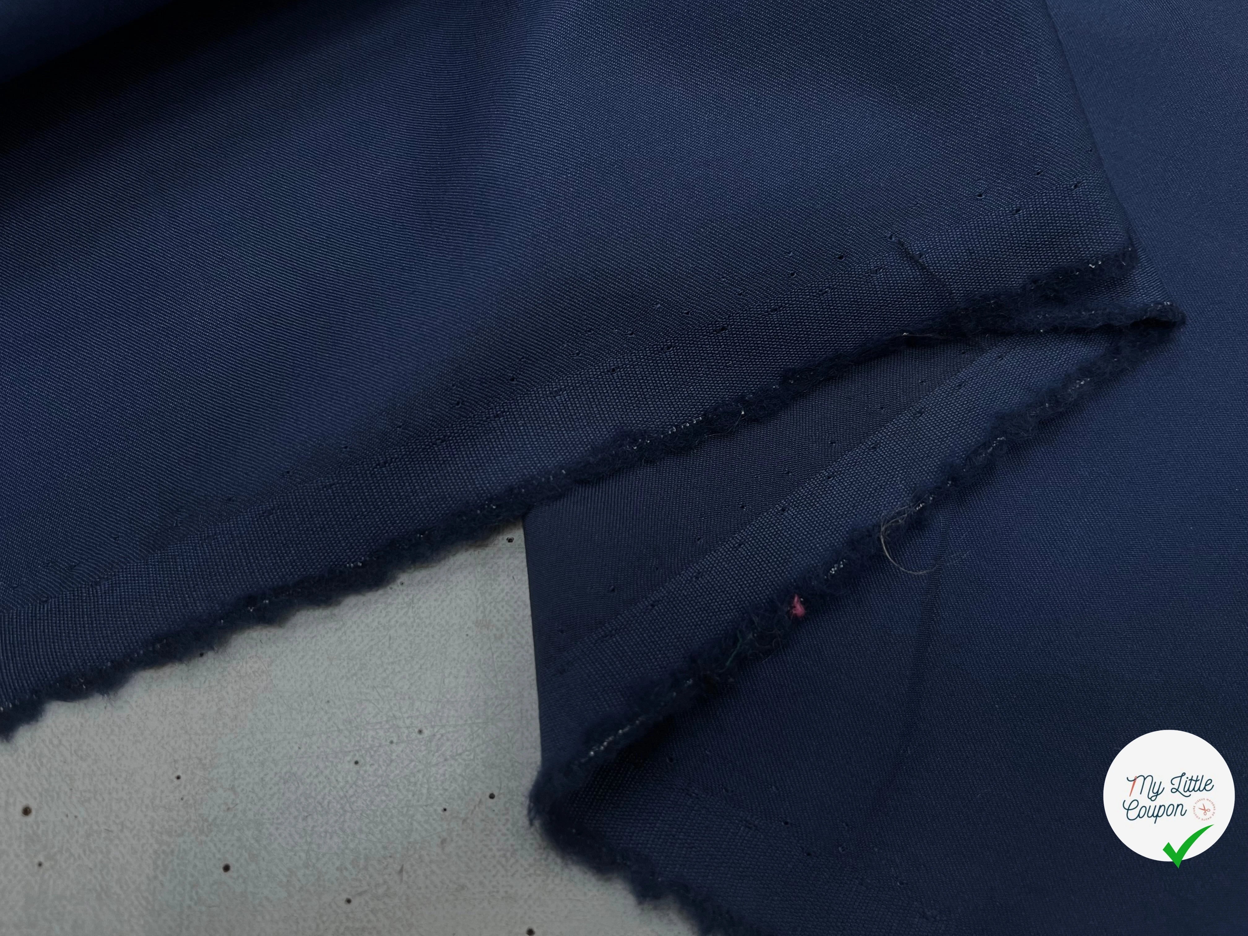 DRAPERIE DE LAINE BLEU CHIC AVEC UN FIL ROUGE SUR LA LISIÈRE 157CM - My Little Coupon