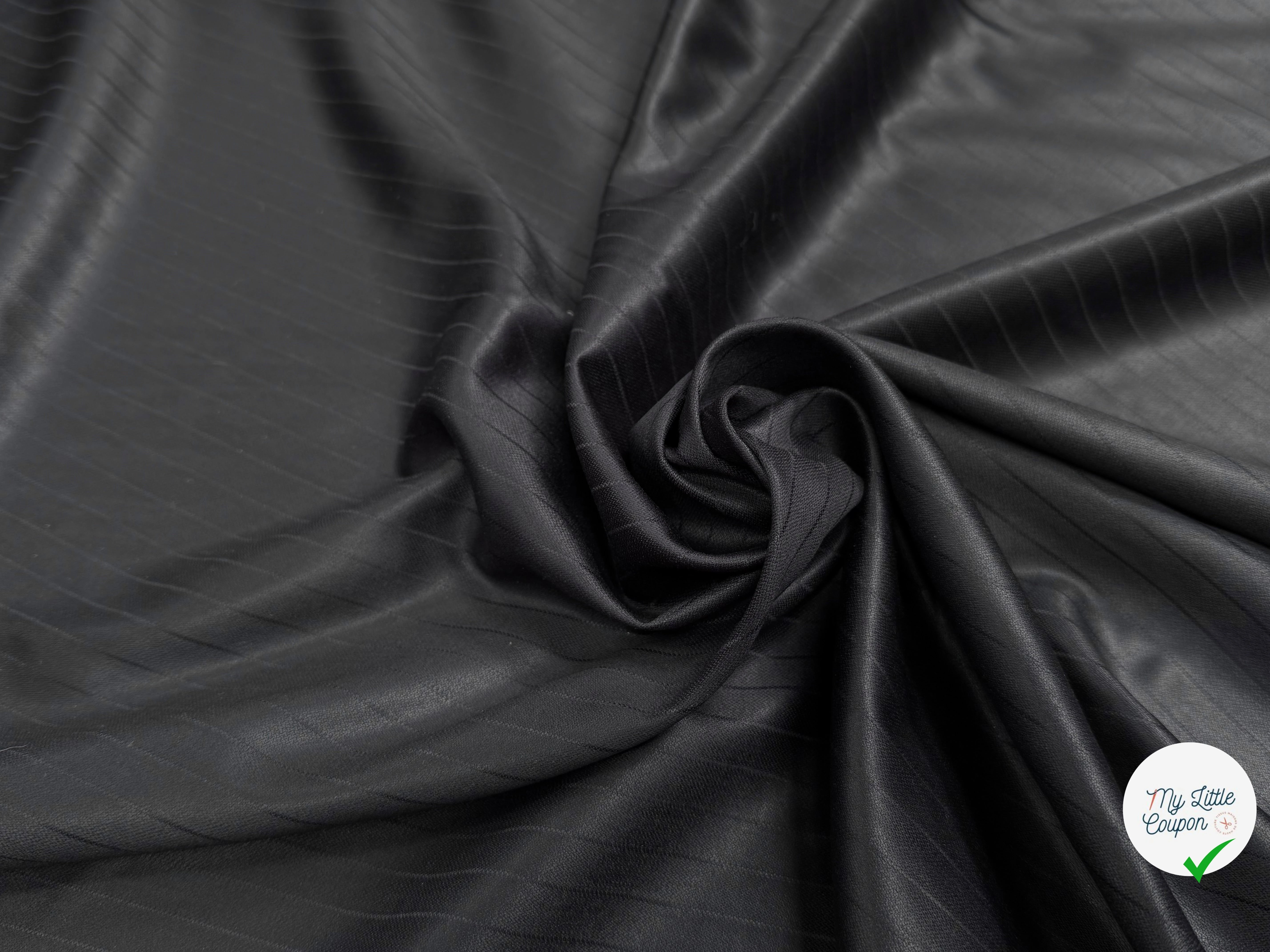 DRAPERIE DE LAINE FLUIDE RAYÉE NOIRE EFFET SATINÉ - My Little Coupon