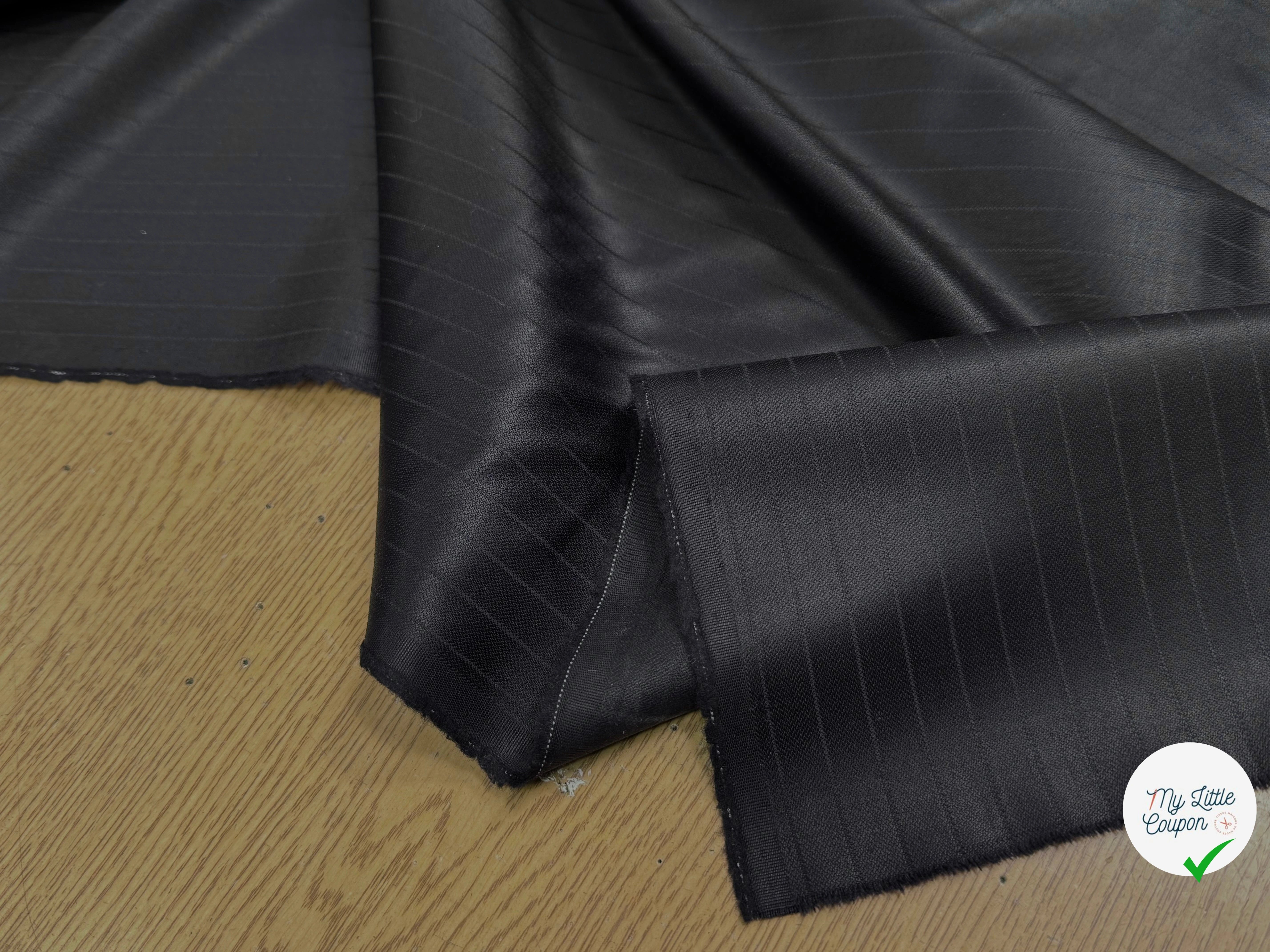 DRAPERIE DE LAINE FLUIDE RAYÉE NOIRE EFFET SATINÉ - My Little Coupon
