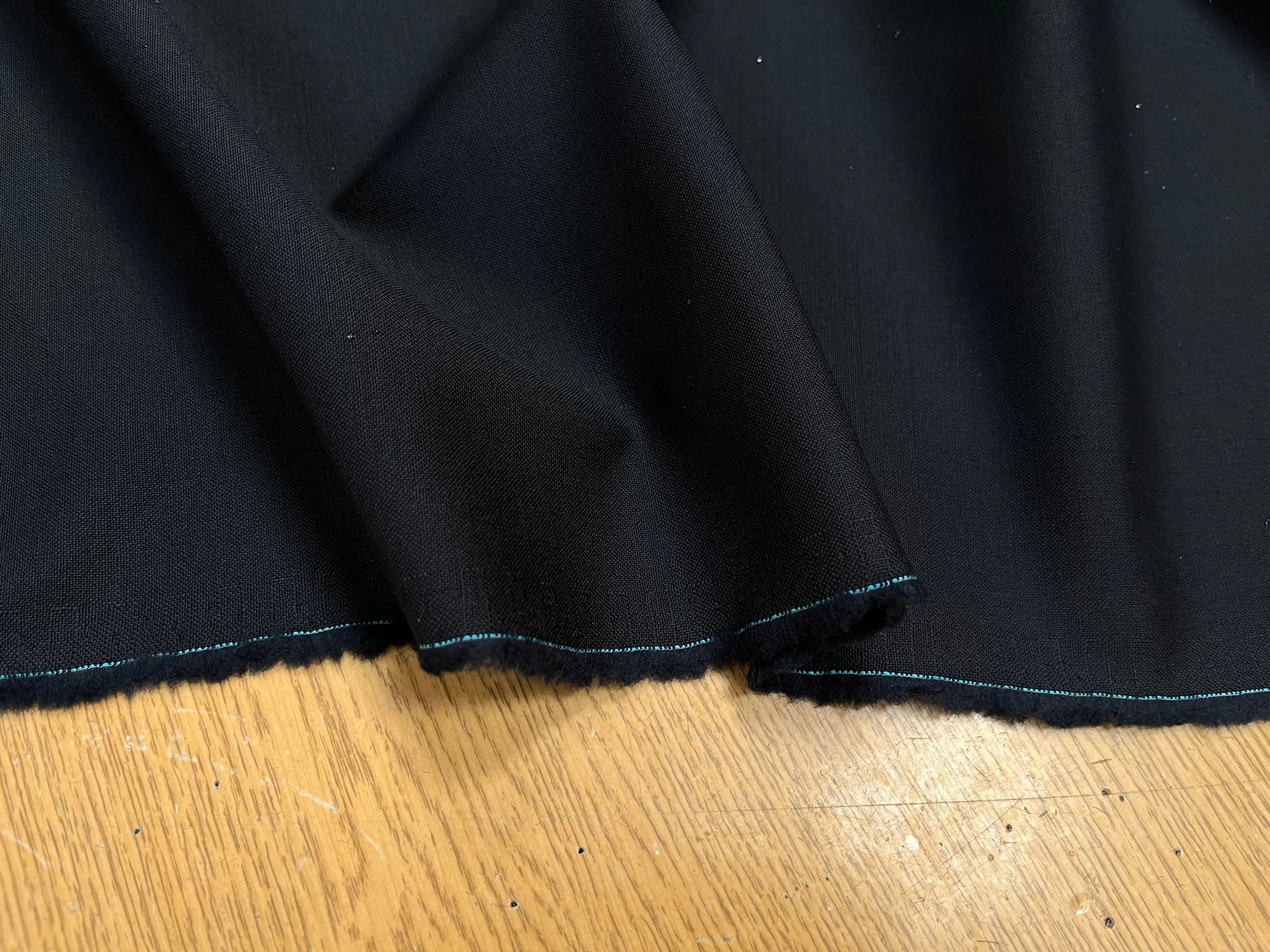 DRAPERIE DE LAINE NOIR DEPERLANTE - My Little Coupon