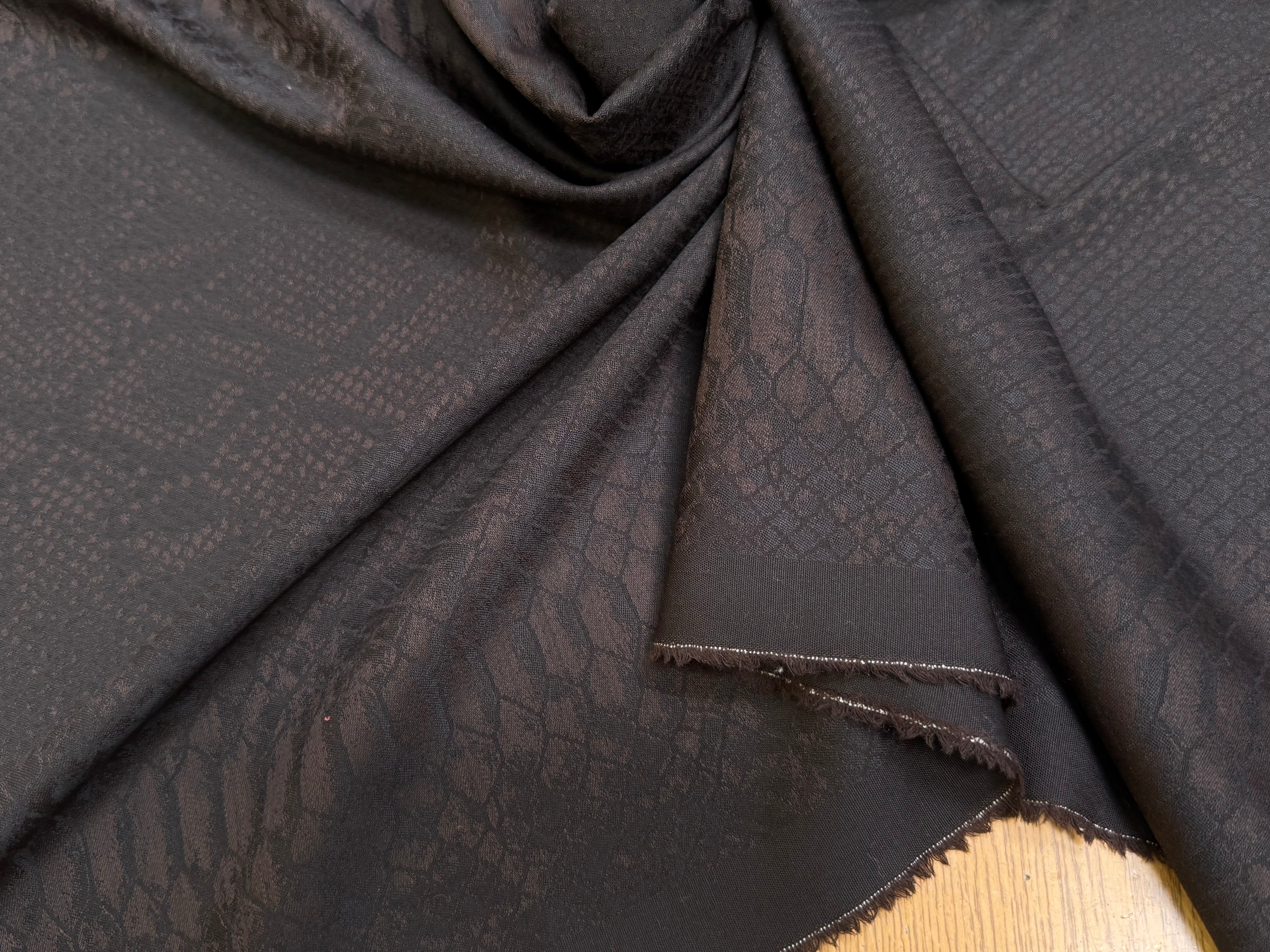 DRAPERIE DE LAINE PYTHON MARRON NOIR LÉGÈREMENT SATINÉE TRÈS CHIC - My Little Coupon