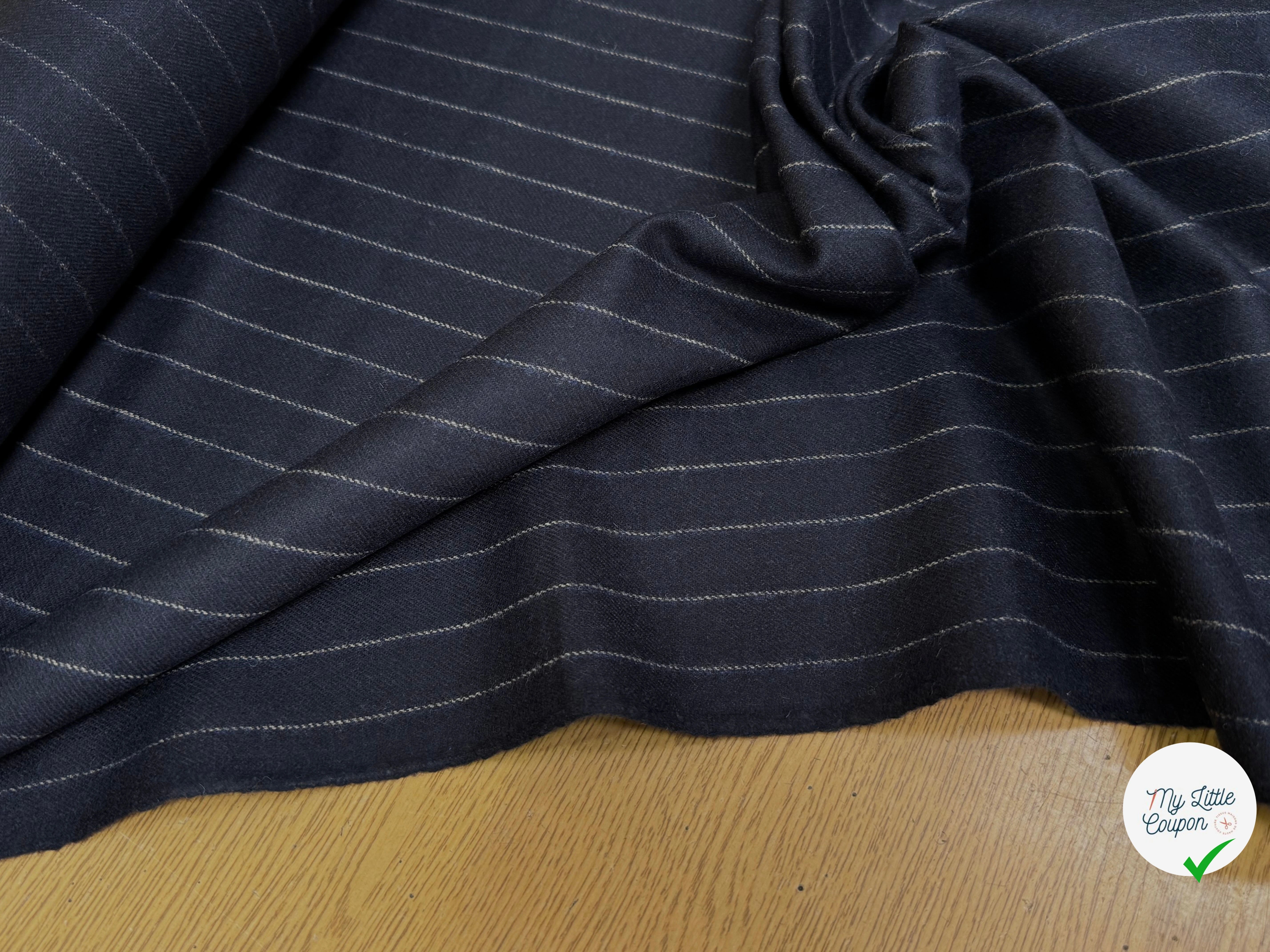 DRAPERIE DE LAINE TENUE IMPÉCABLE MARINE À RAYURES - My Little Coupon
