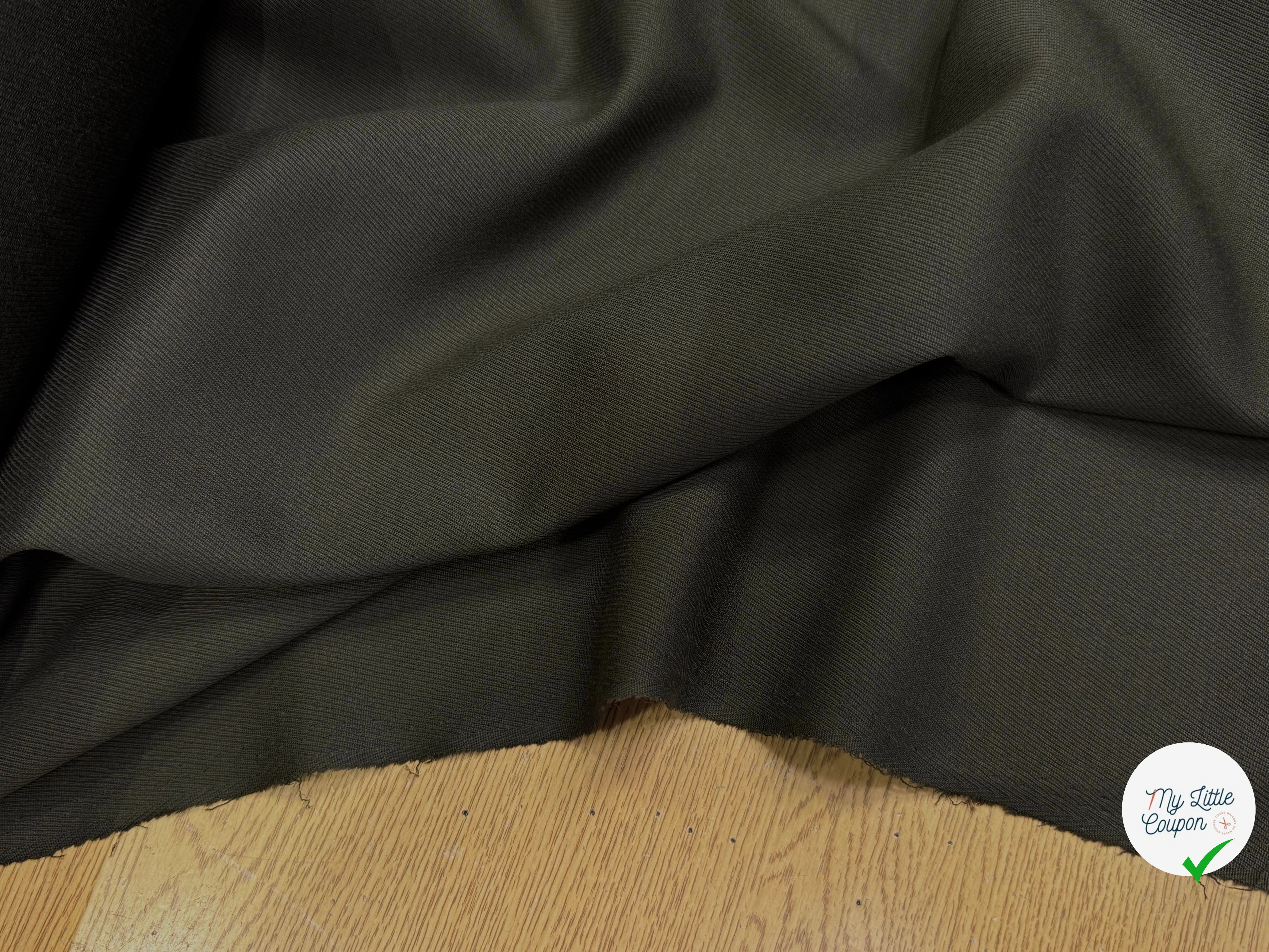 DRAPERIE DÉLICATE LÉGÈREMENT SATINÉE KAKI FONCÉ AU TOMBÉ FLUIDE 100% LAINE VIERGE - My Little Coupon