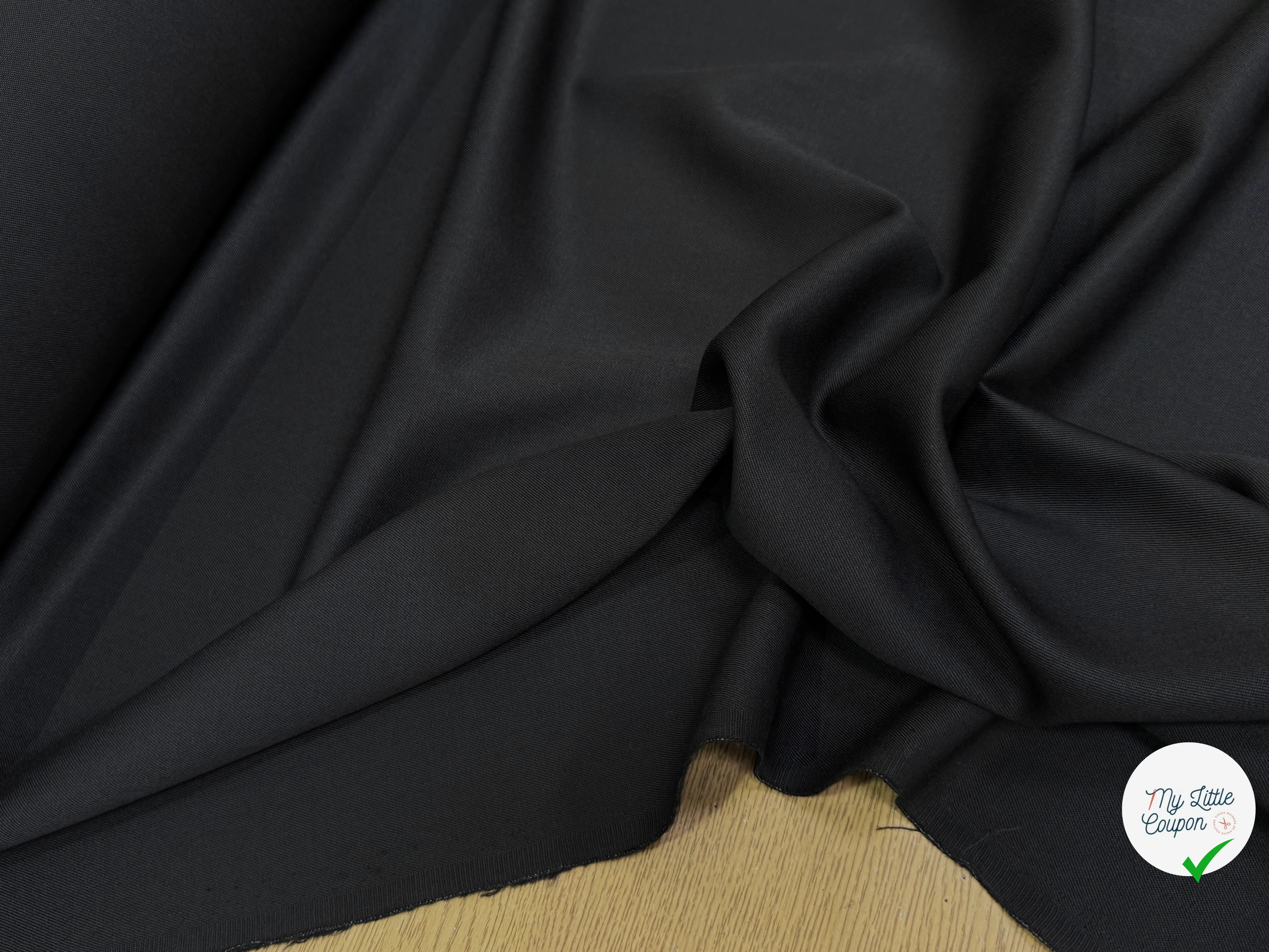 DRAPERIE SERGÉE POLYLAINE NOIR TOMBÉ SOYEUX - My Little Coupon