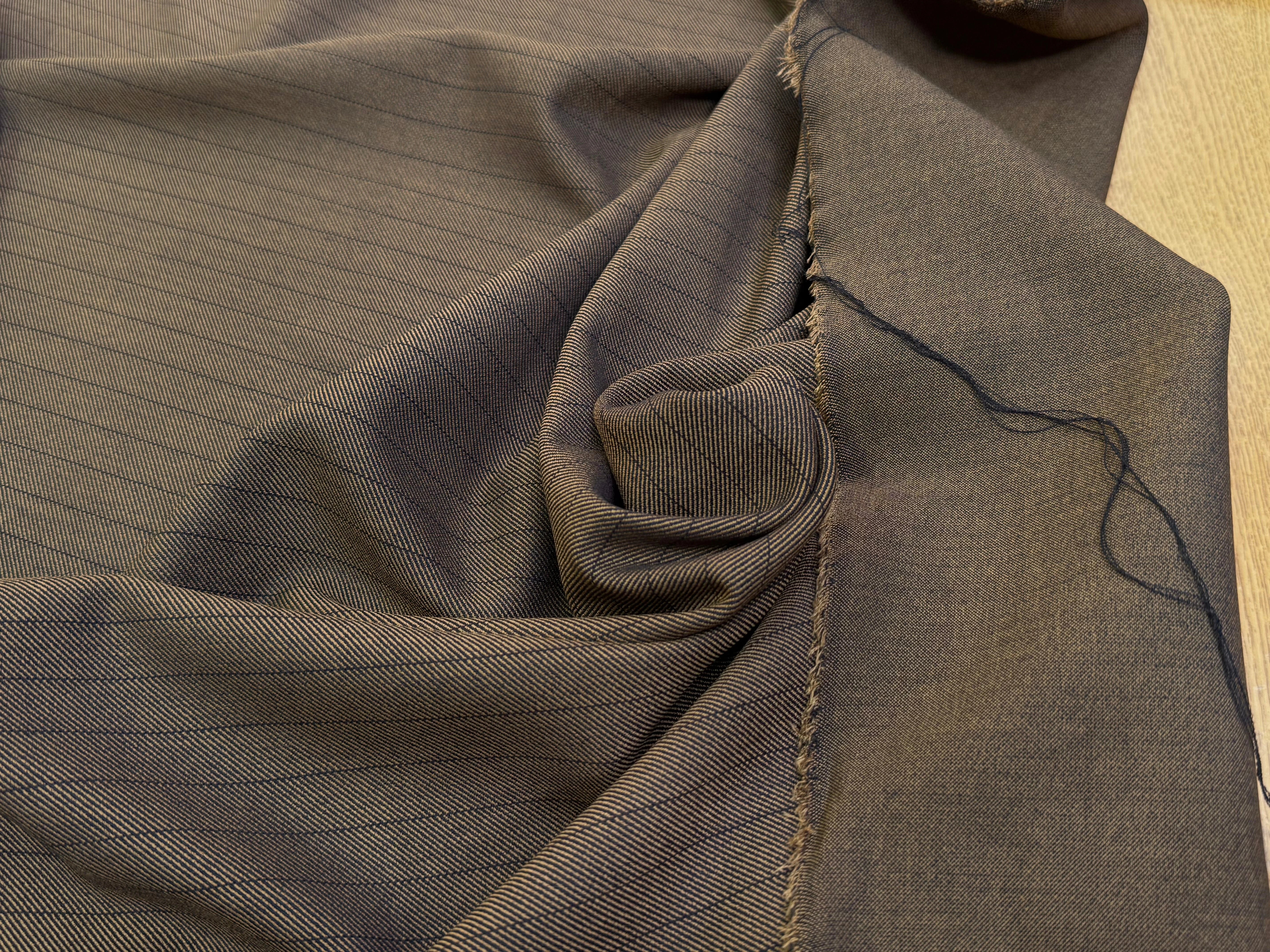 DRAPERIE SERGÉE STRETCH MARRON À RAYURES - My Little Coupon