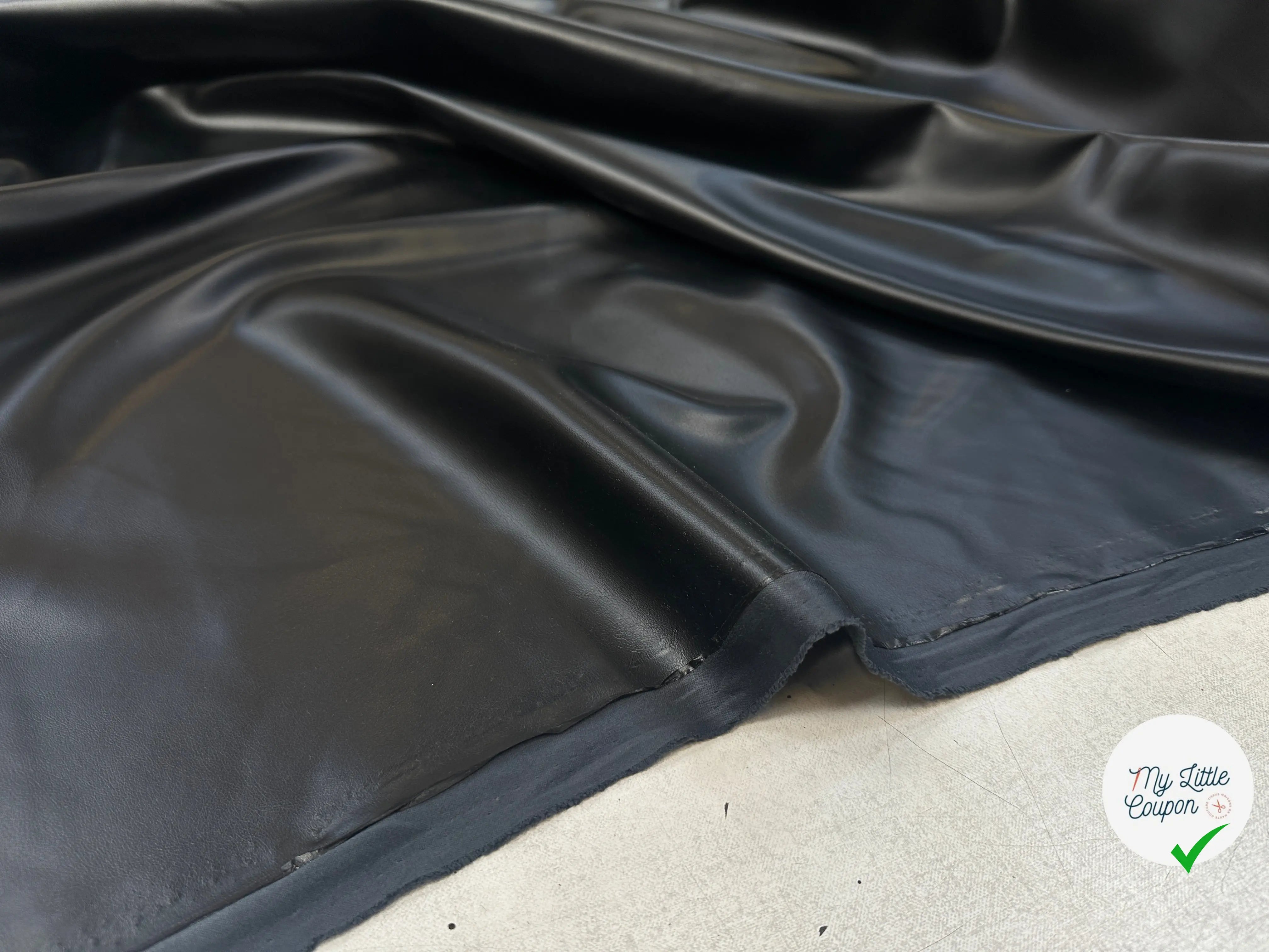 FAUX CUIR SOURCE COUTURE NOIR MLC INTERN