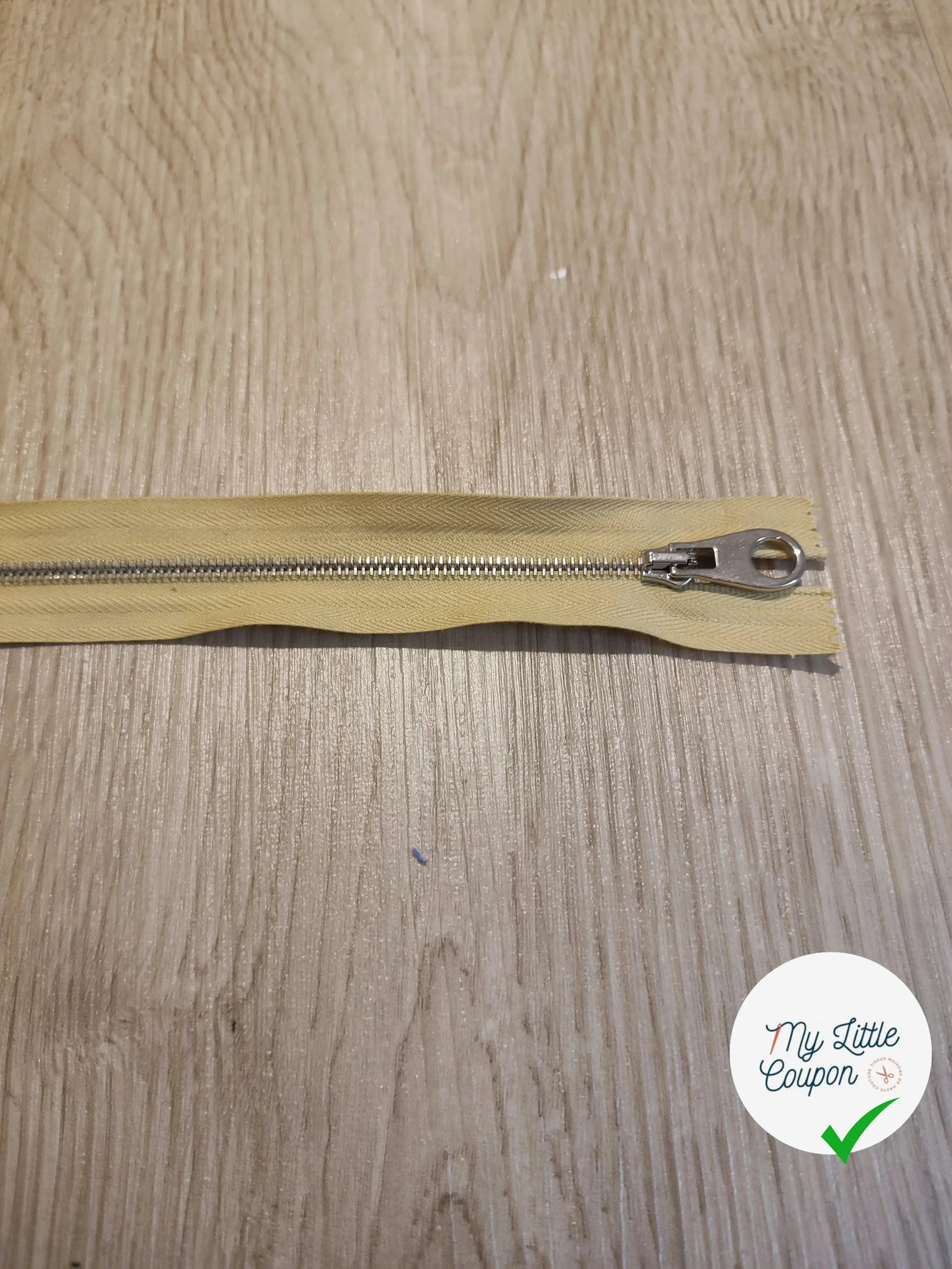 FERMETURE RIRI METAL NON SÉPARABLE 20CM JAUNE PÂLE M4 - My Little Coupon