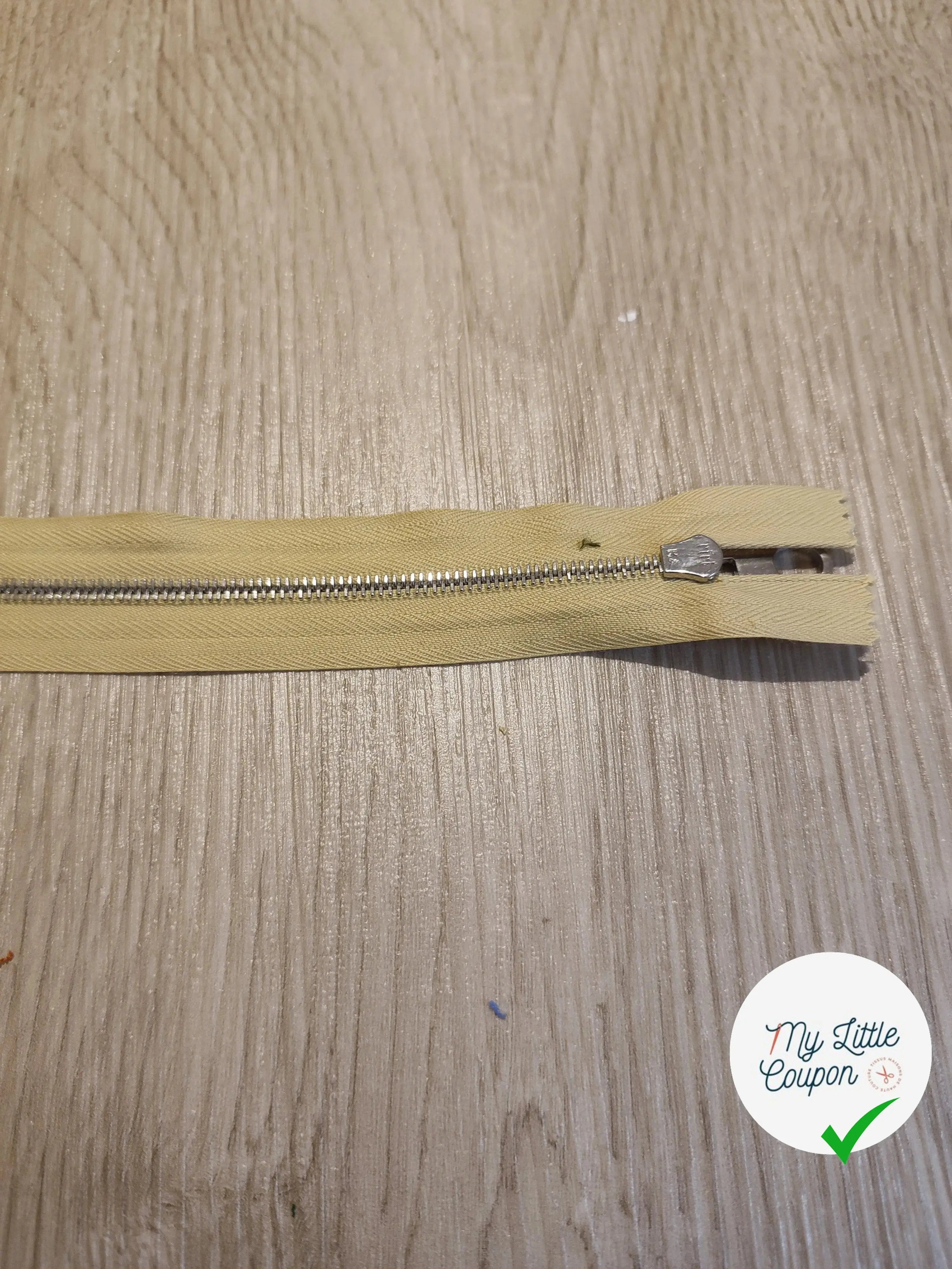 FERMETURE RIRI METAL NON SÉPARABLE 20CM JAUNE PÂLE M4 - My Little Coupon