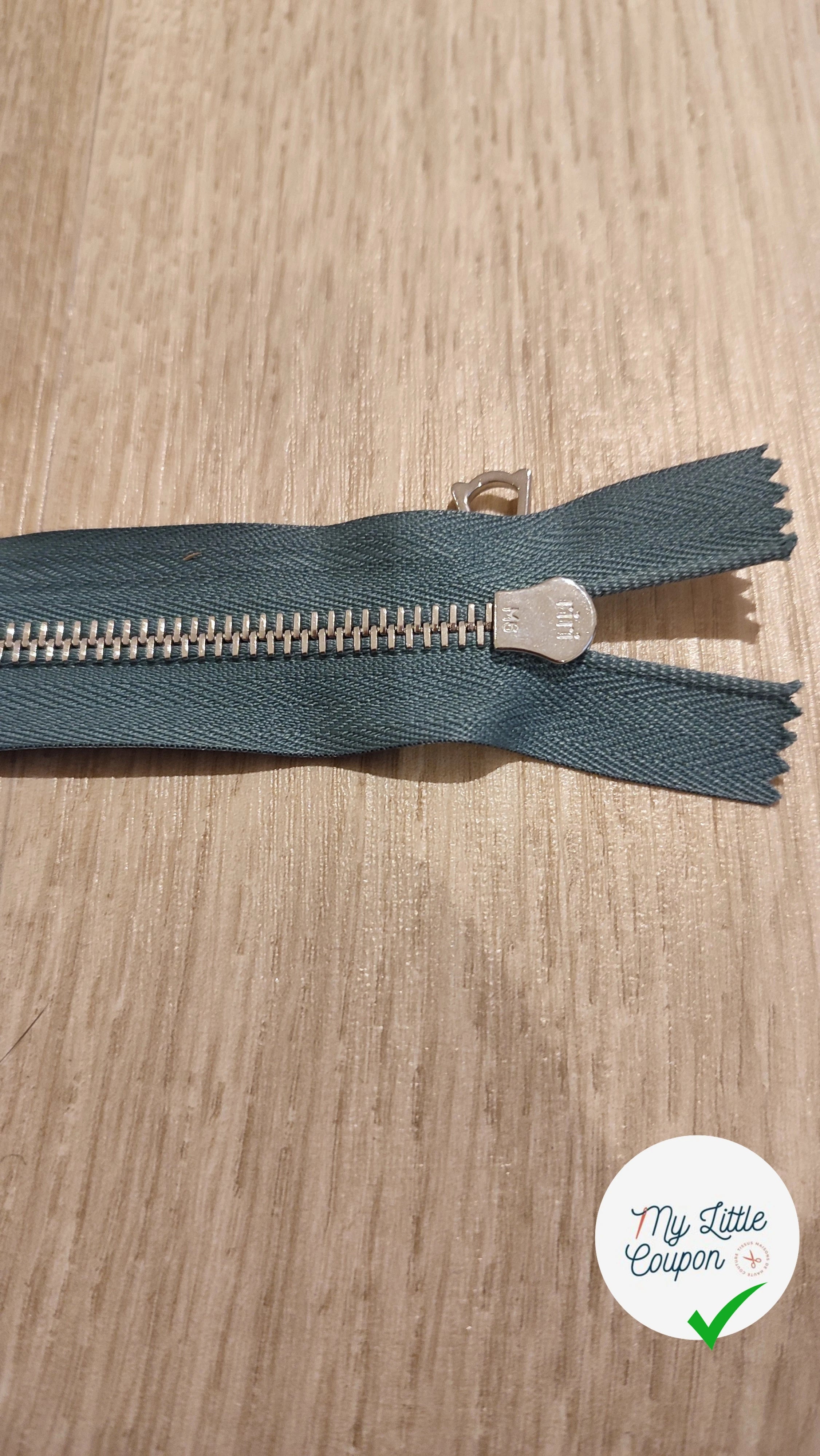 FERMETURE RIRI METAL NON SÉPARABLE 20CM BLEU M6 - My Little Coupon