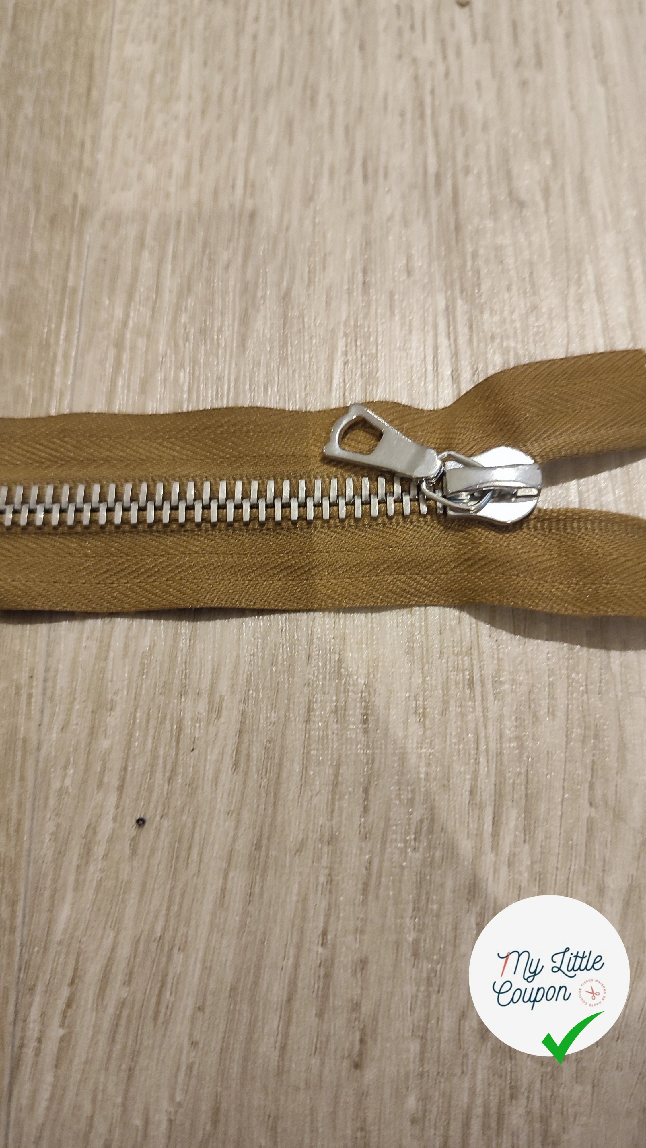 FERMETURE RIRI METAL NON SÉPARABLE 20CM MARRON CAFÉ M8 - My Little Coupon