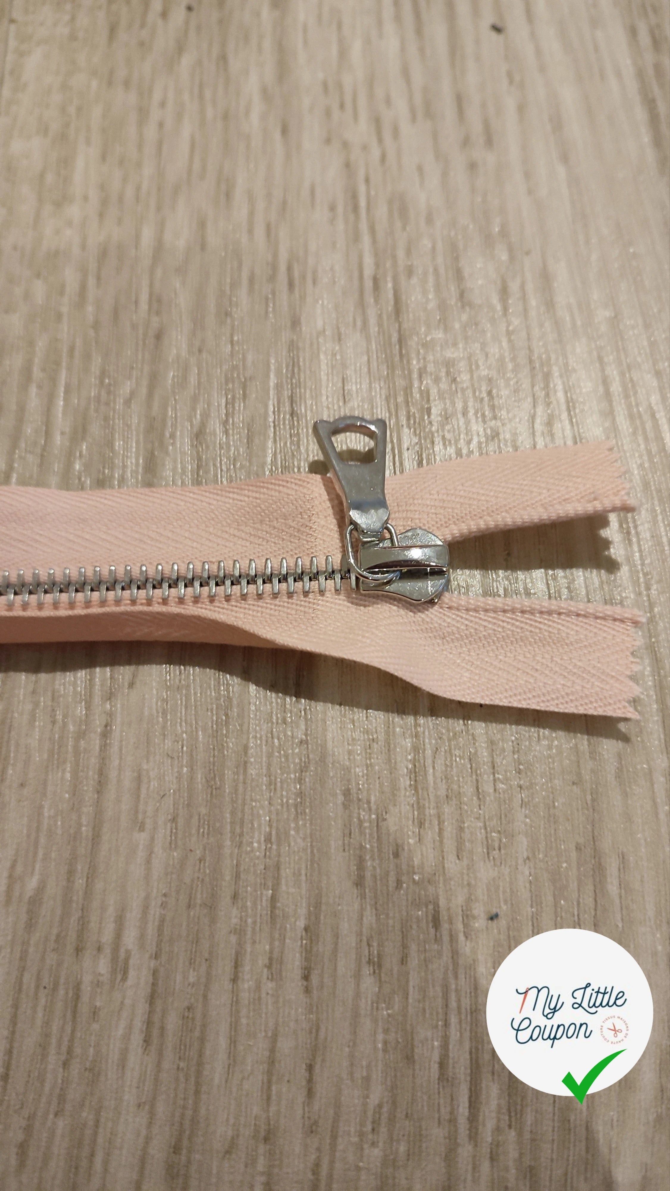 FERMETURE RIRI METAL NON SÉPARABLE 20CM ROSE POUDRÉ M6 - My Little Coupon