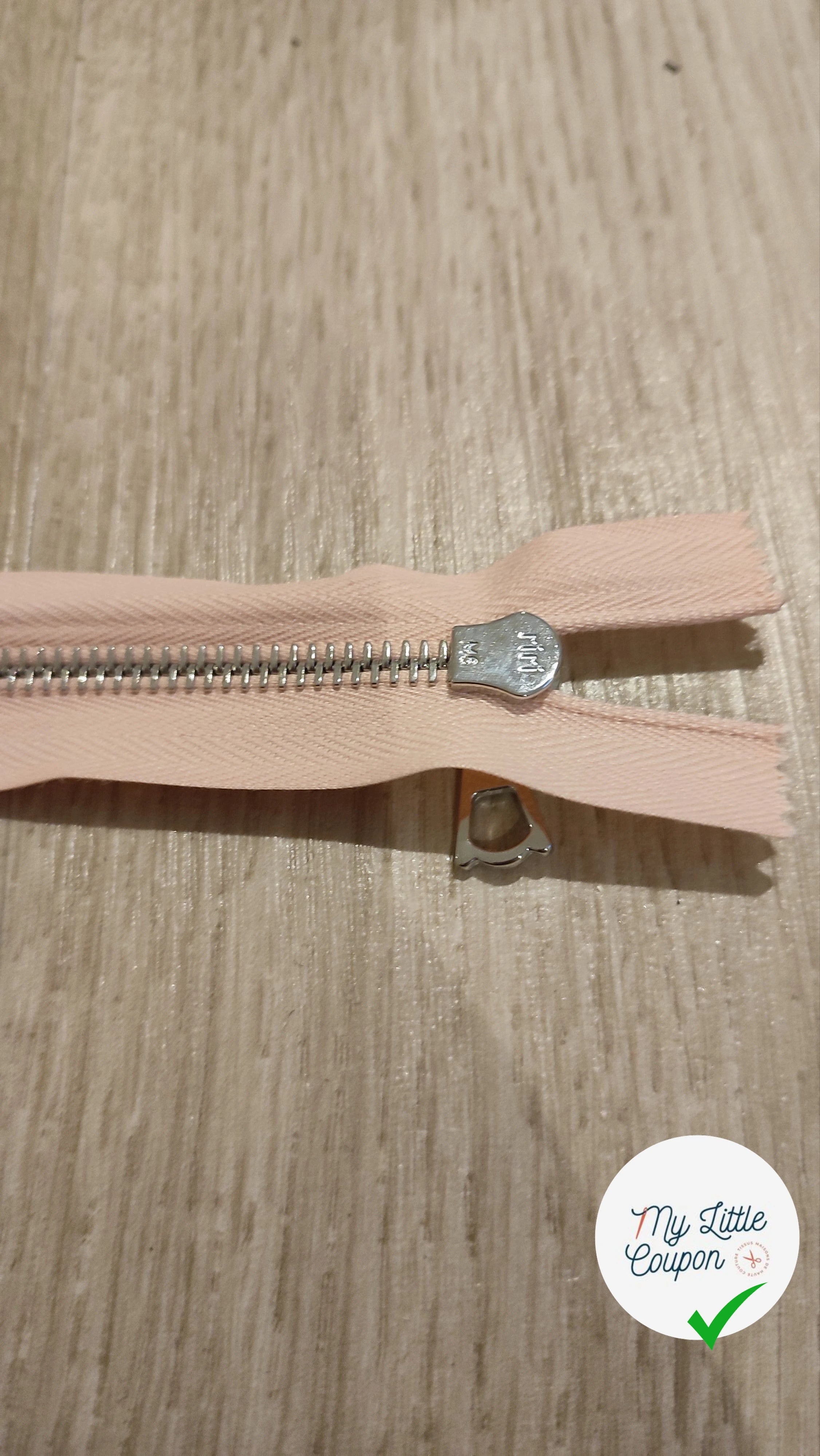 FERMETURE RIRI METAL NON SÉPARABLE 20CM ROSE POUDRÉ M6 - My Little Coupon