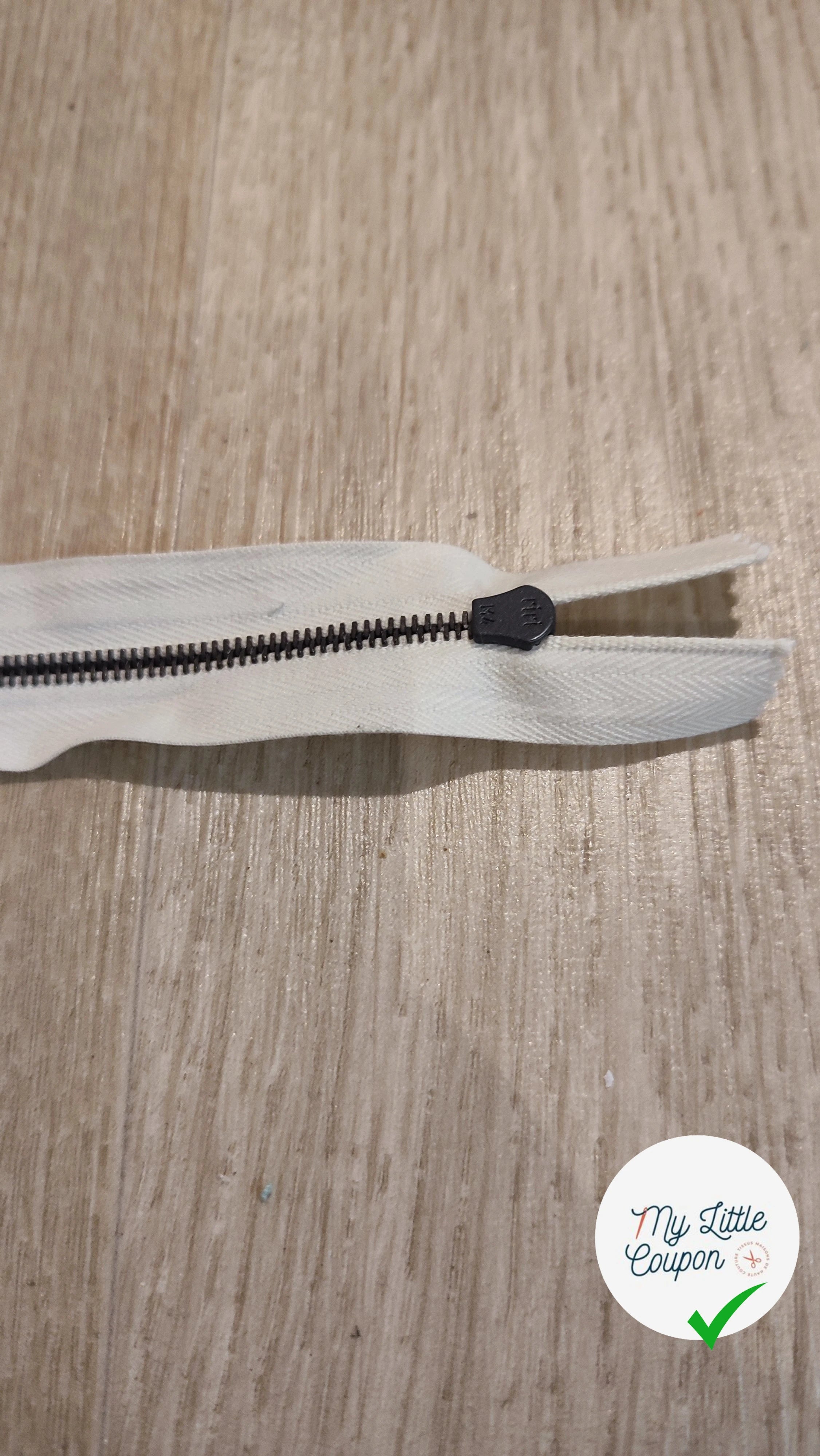 FERMETURE RIRI MÉTAL NON SÉPARABLE 25CM BLANC M4 - My Little Coupon
