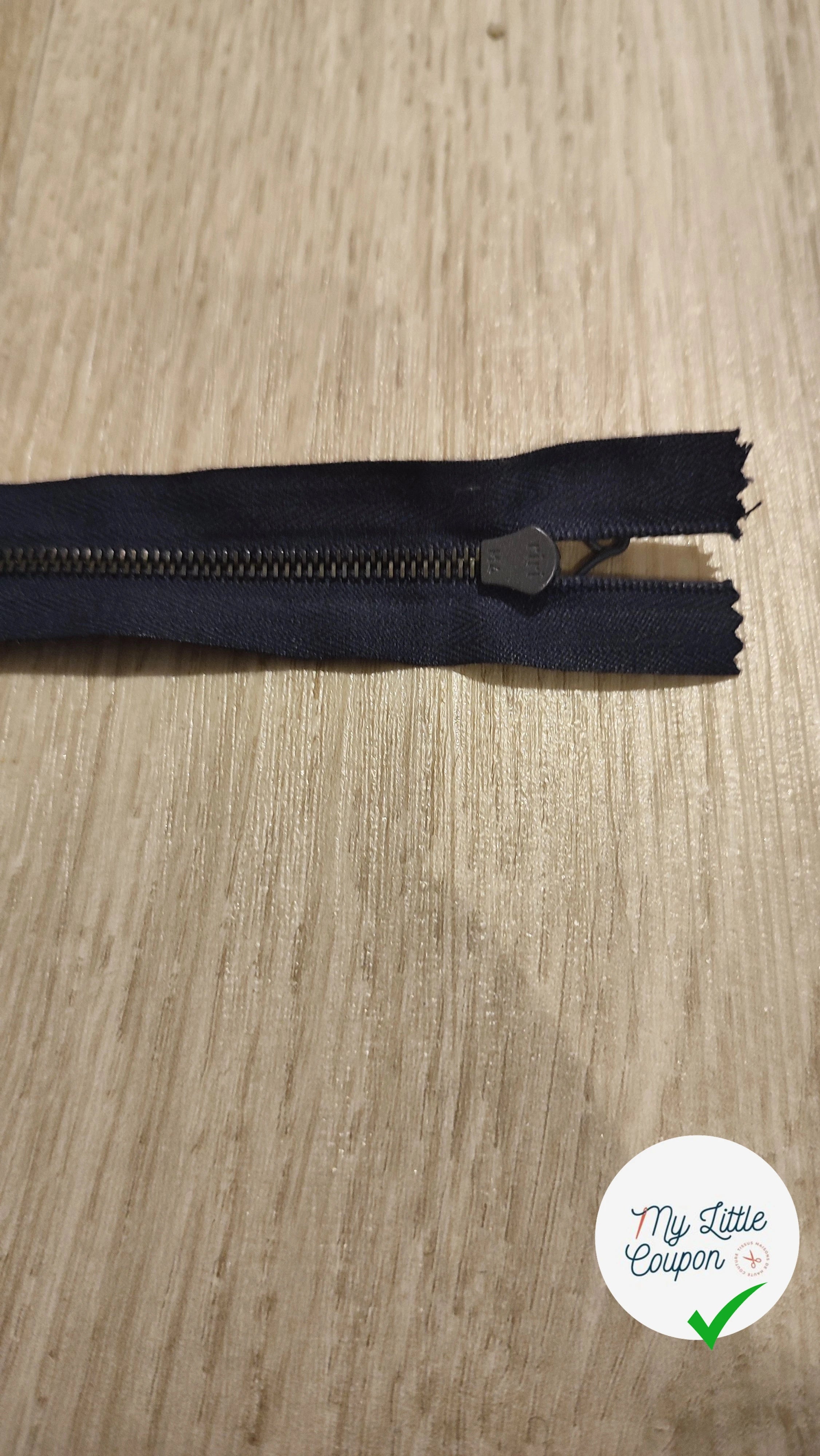 FERMETURE RIRI METAL NON SÉPARABLE 25CM BLEU FONCÉ M4 - My Little Coupon