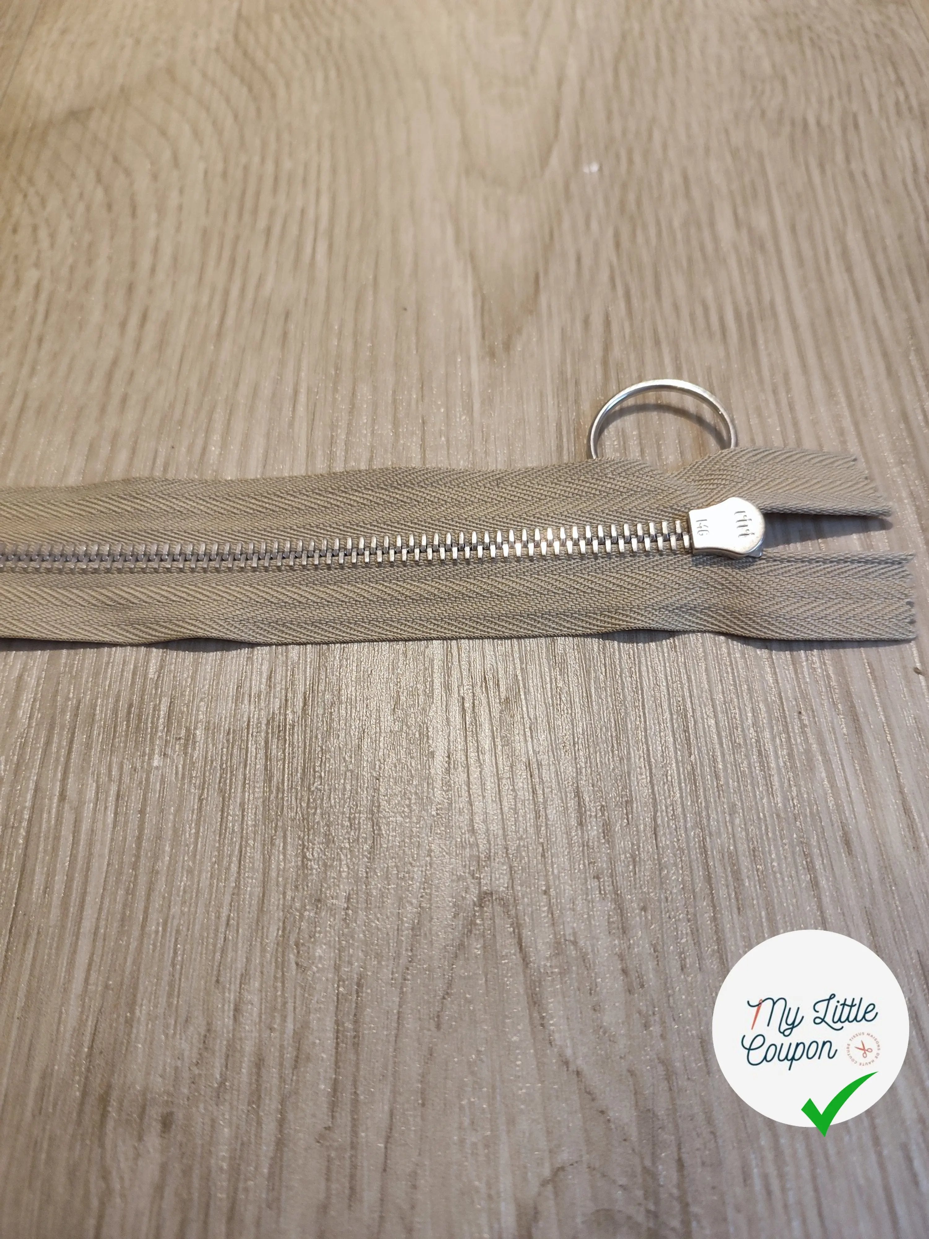 FERMETURE RIRI METAL NON SÉPARABLE 30CM BEIGE M6 - My Little Coupon
