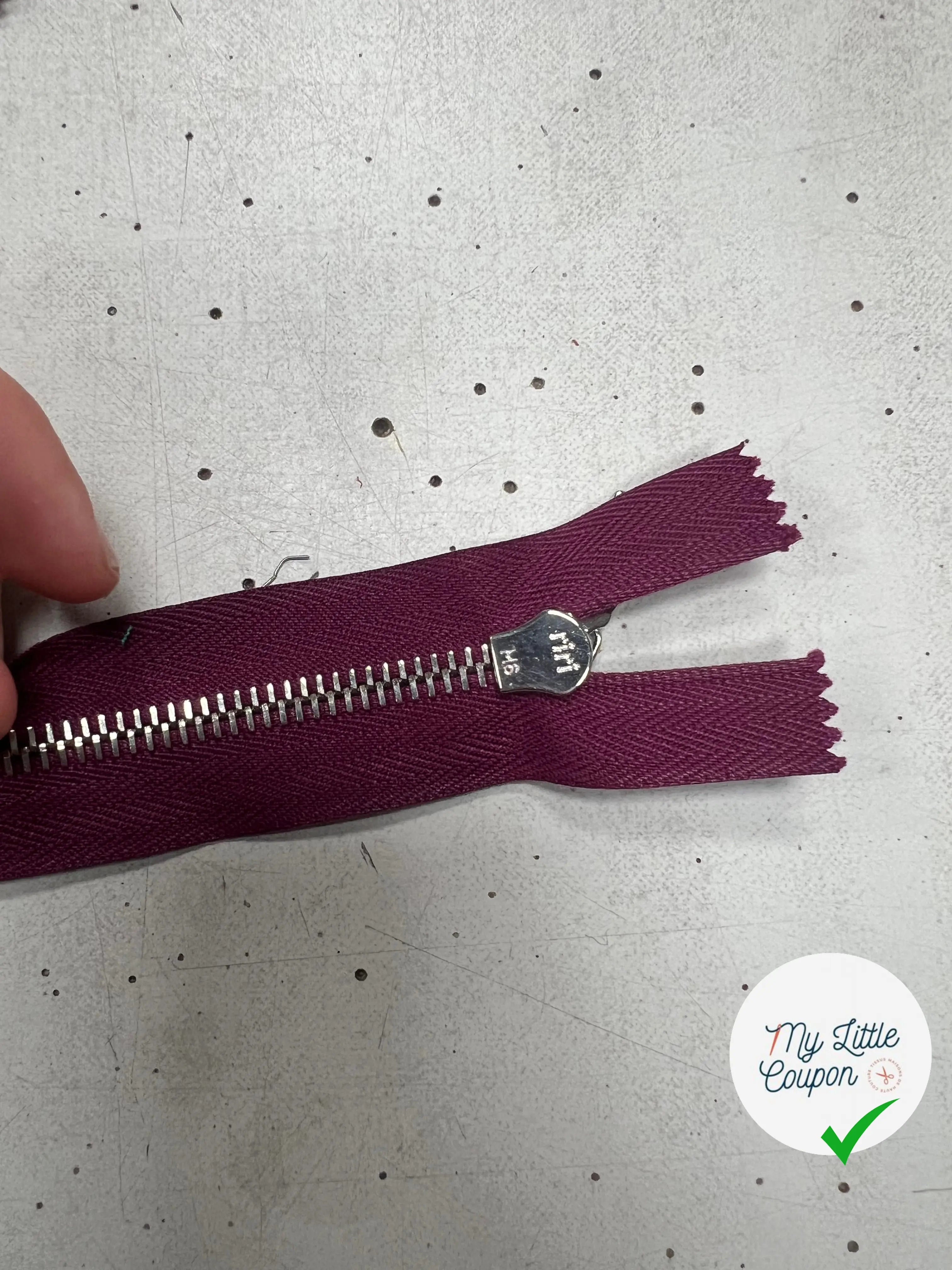 FERMETURE RIRI METAL NON SÉPARABLE 50CM M6 AUBERGINE - My Little Coupon