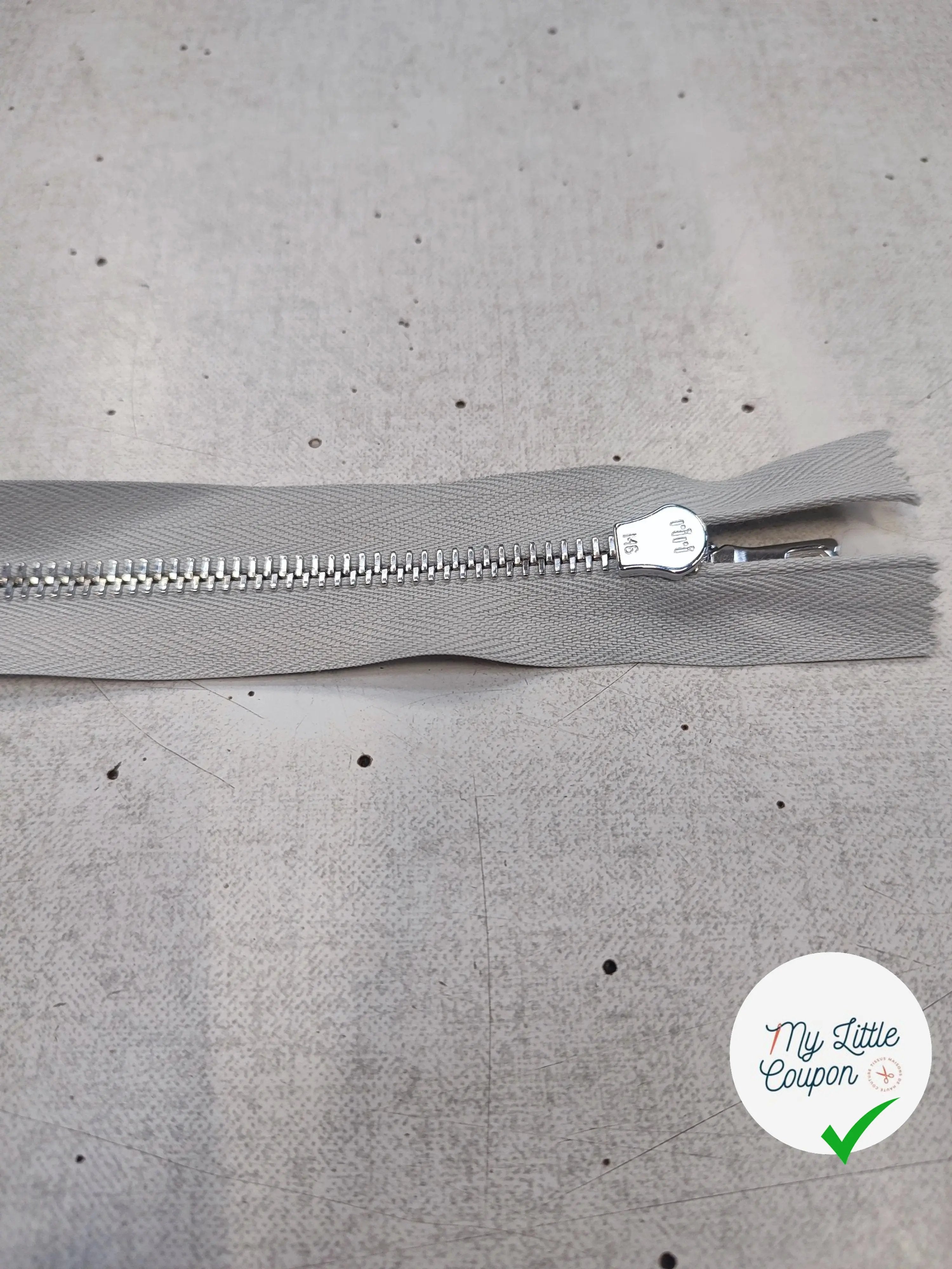 FERMETURE RIRI METAL SÉPARABLE 50CM GRIS CLAIR M6 - My Little Coupon