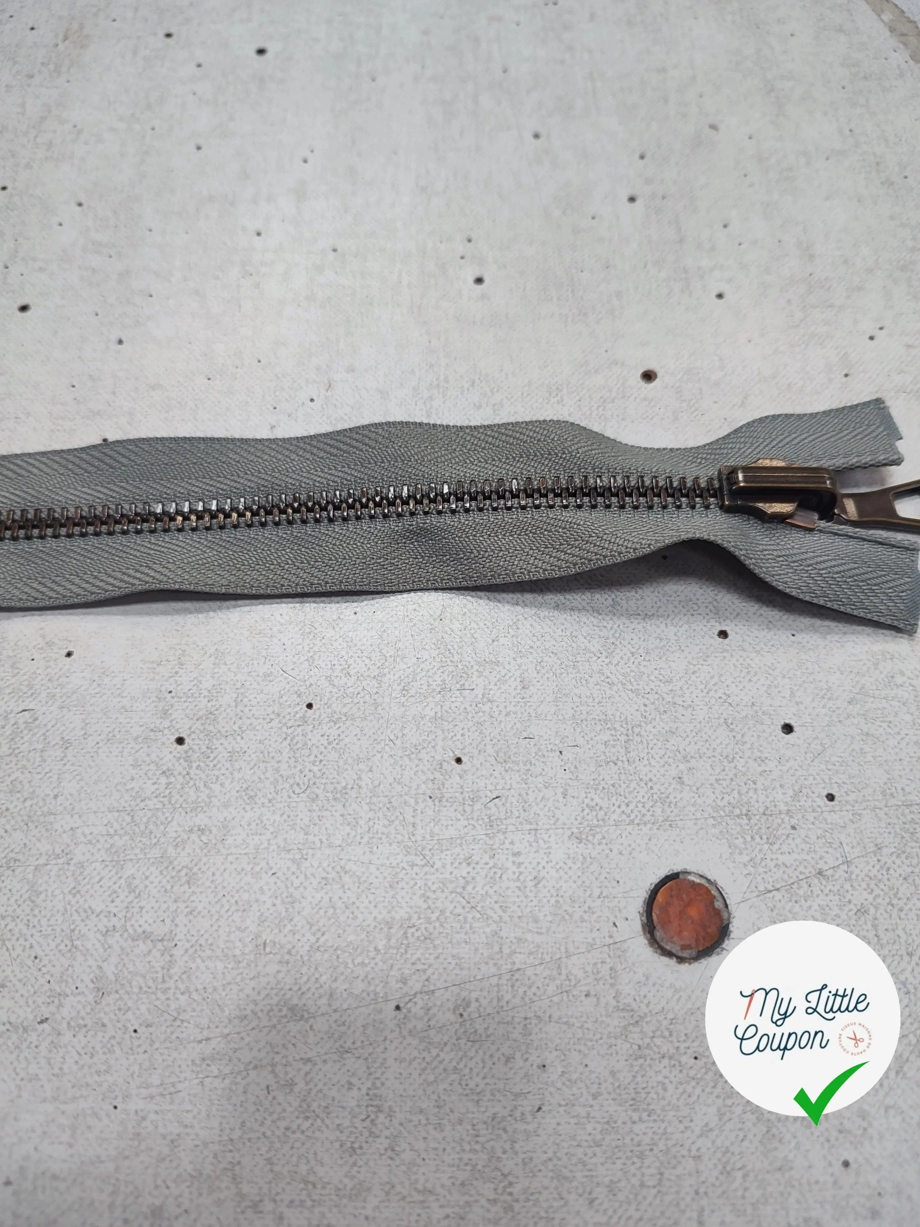 FERMETURE RIRI METAL SÉPARABLE VERT GRIS 20CM - My Little Coupon