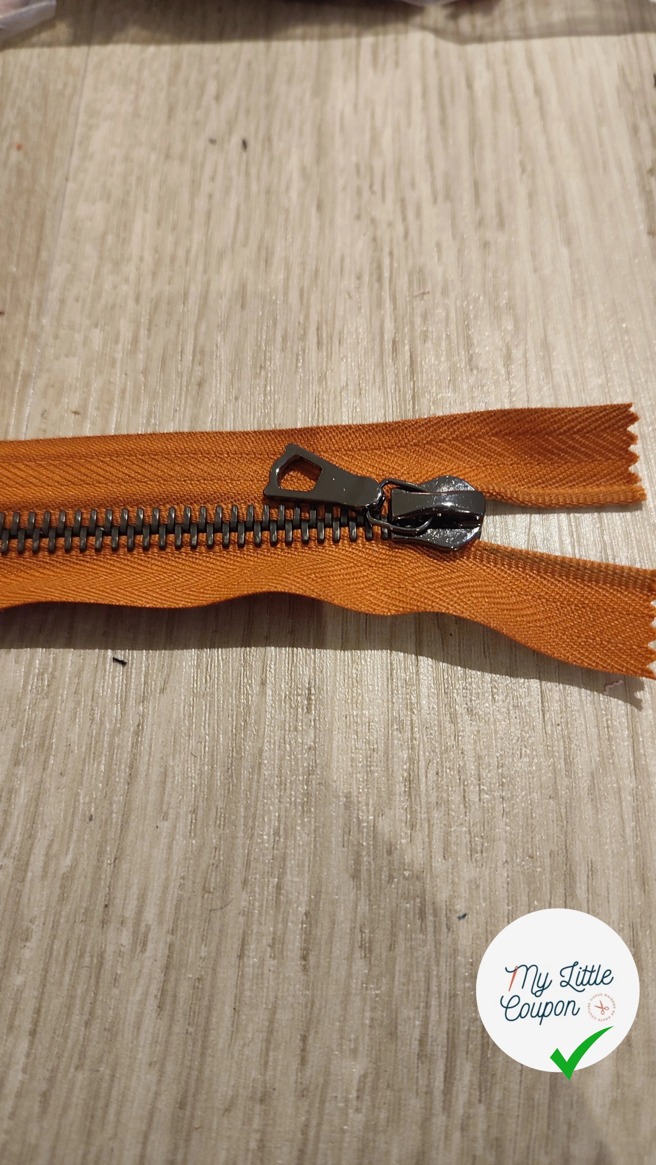FERMETURE RIRI METAL SÉPARABLE 40CM ORANGE M8 - My Little Coupon