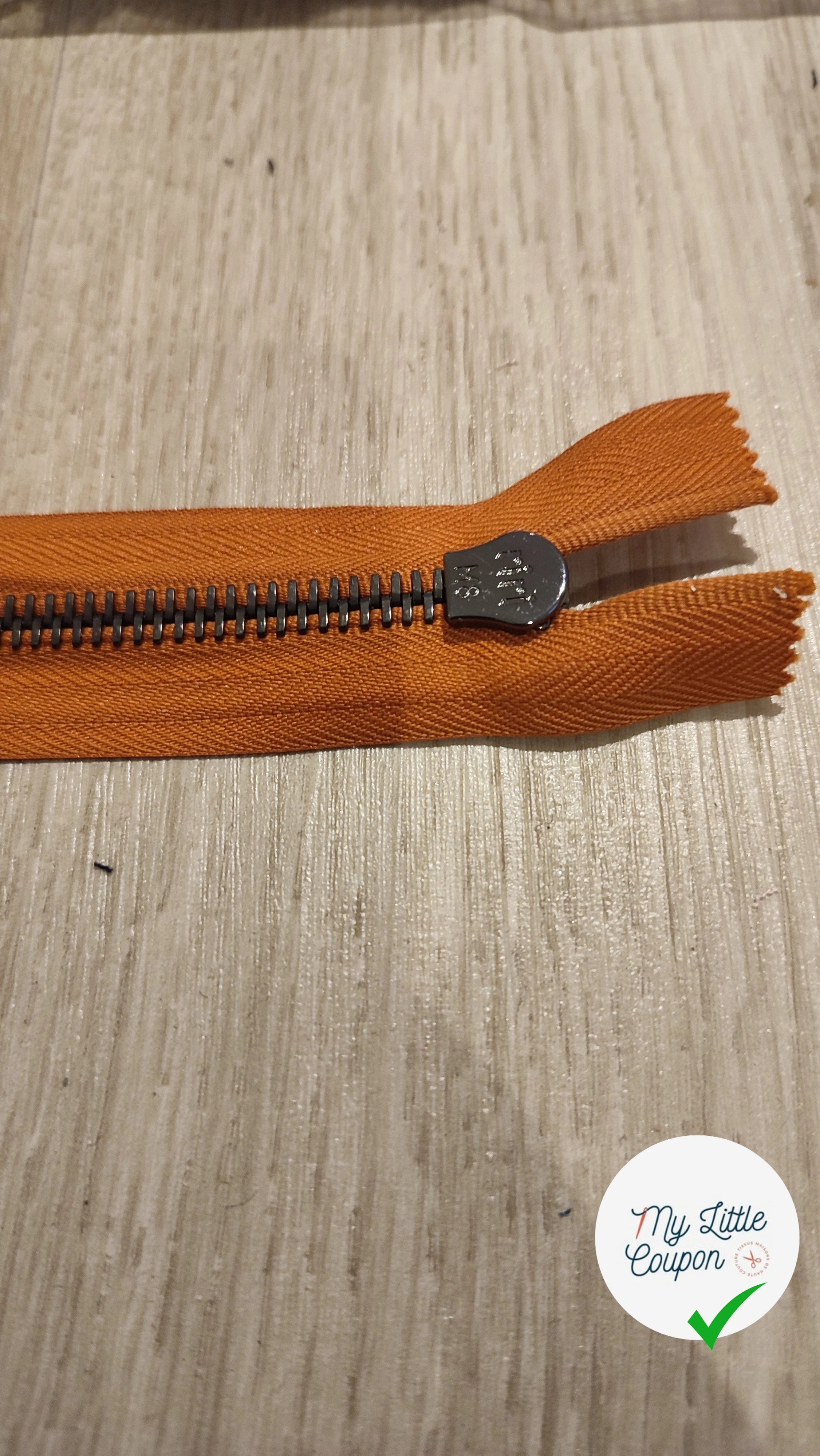 FERMETURE RIRI METAL SÉPARABLE 40CM ORANGE M8 - My Little Coupon
