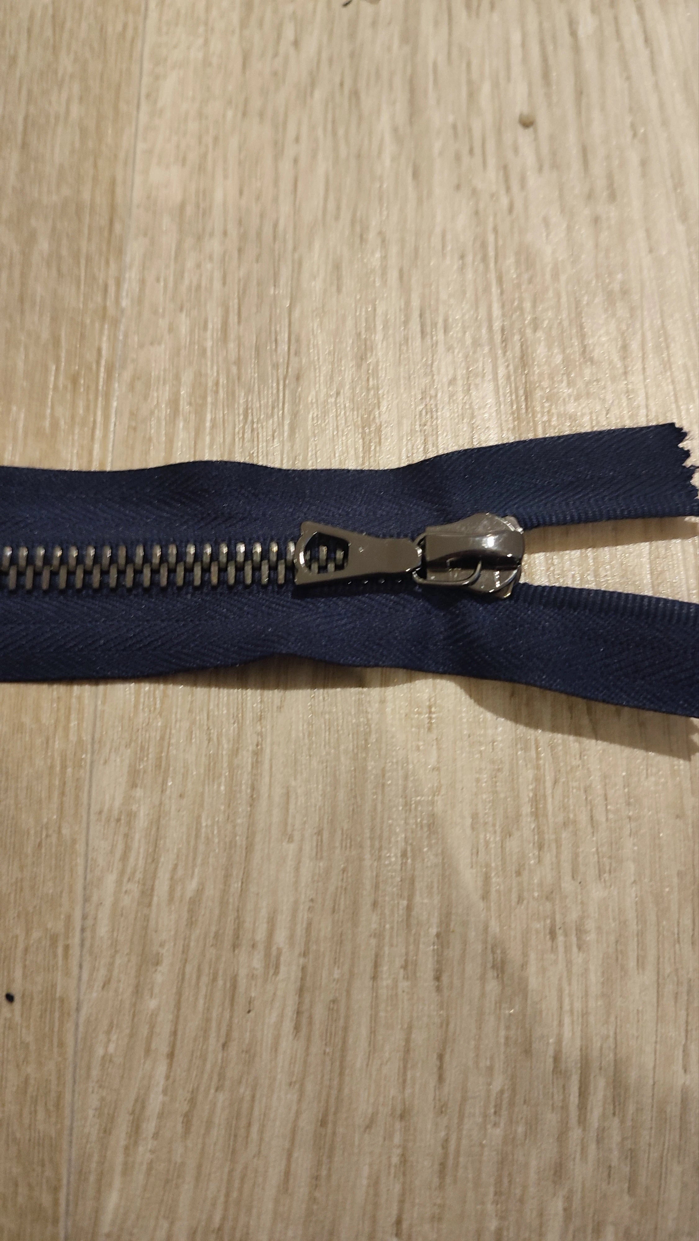 FERMETURE RIRI METAL SÉPARABLE 45CM BLEU NUIT M8 - My Little Coupon