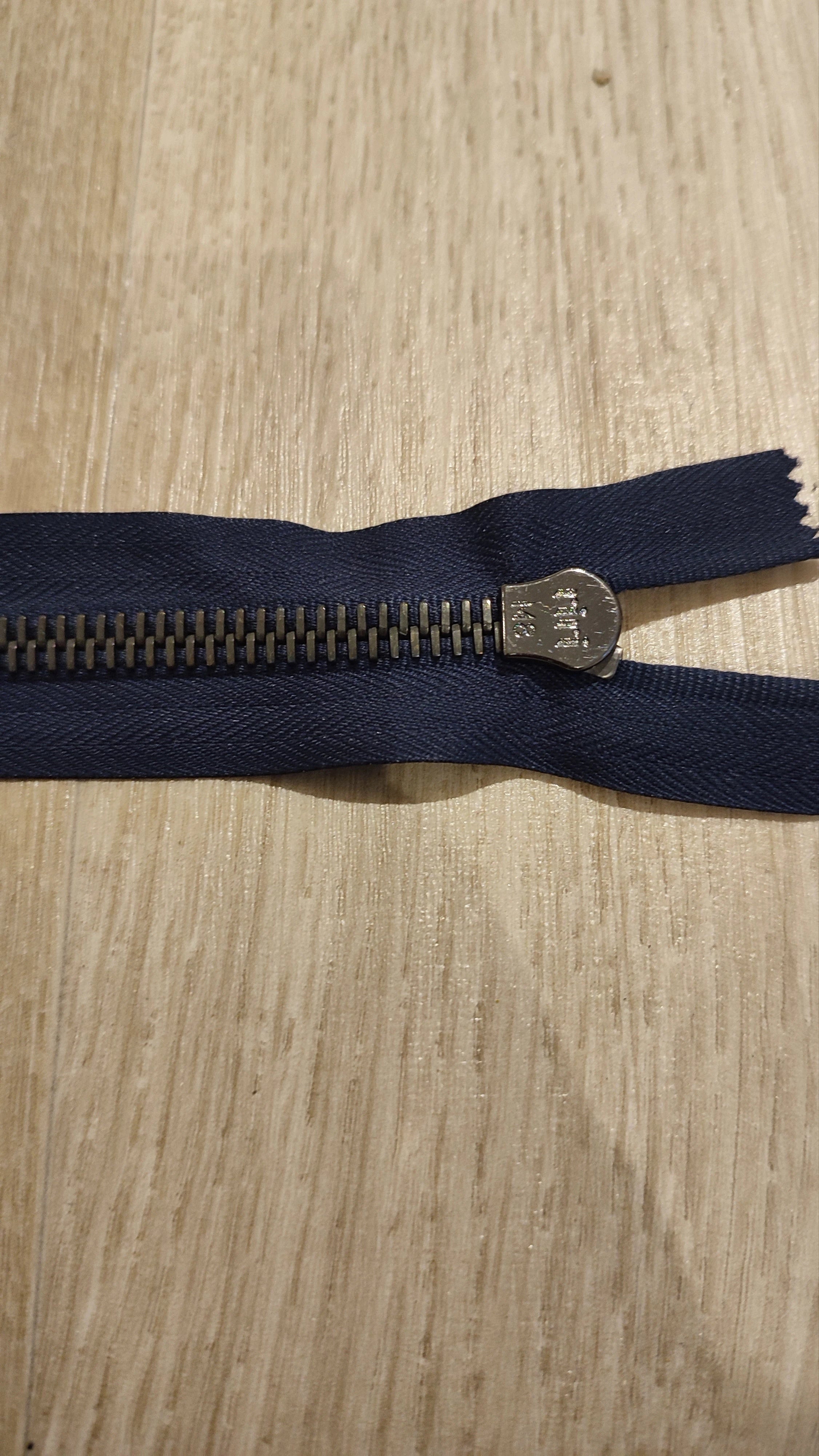 FERMETURE RIRI METAL SÉPARABLE 45CM BLEU NUIT M8 - My Little Coupon