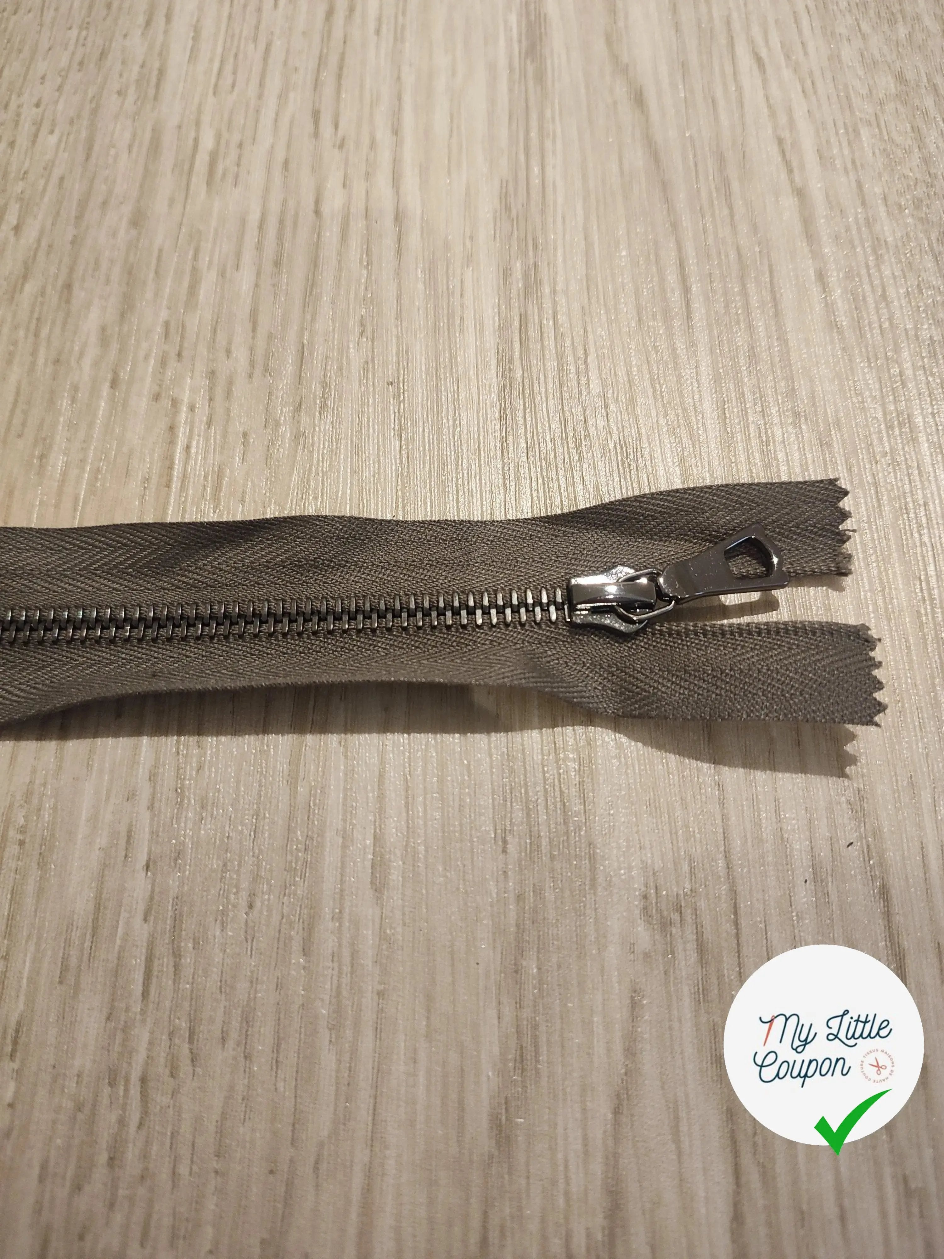 FERMETURE RIRI METAL SÉPARABLE 75CM GRIS FONCÉ M6 - My Little Coupon