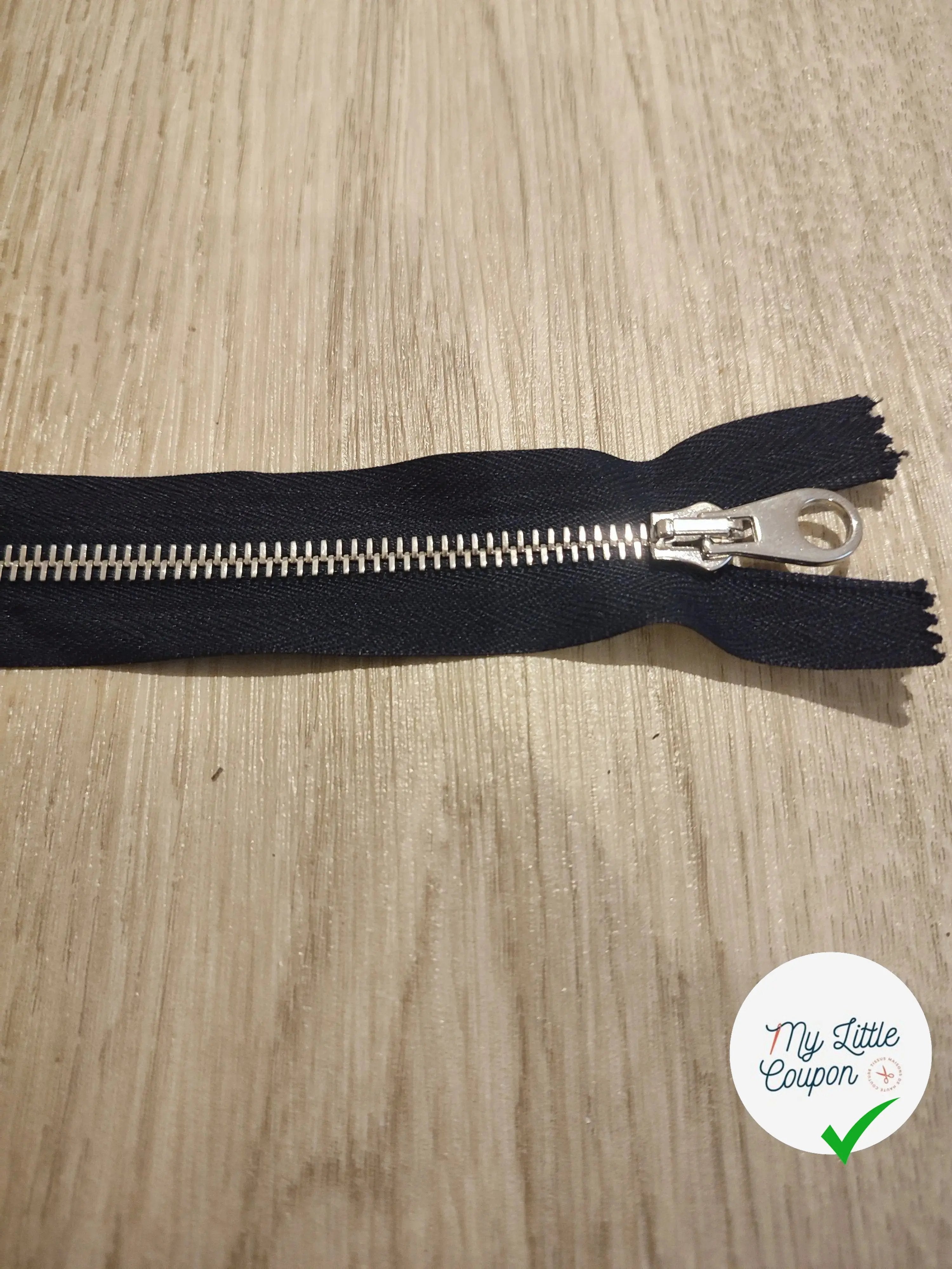 FERMETURE RIRI METAL SÉPARABLE 65CM BLEU FONCÉ - My Little Coupon