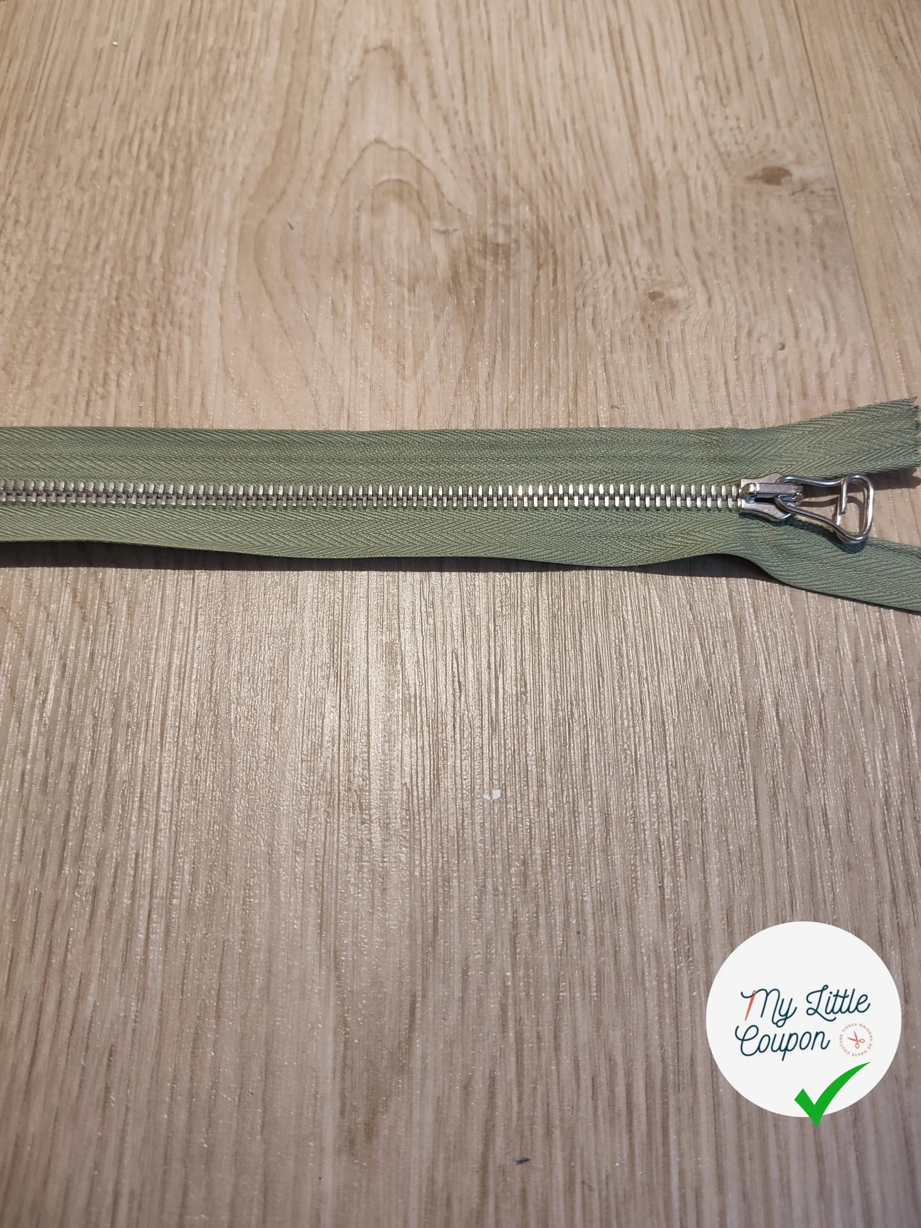 FERMETURE RIRI METAL SEPARABLE 54CM VERT OLIVE M6 - My Little Coupon