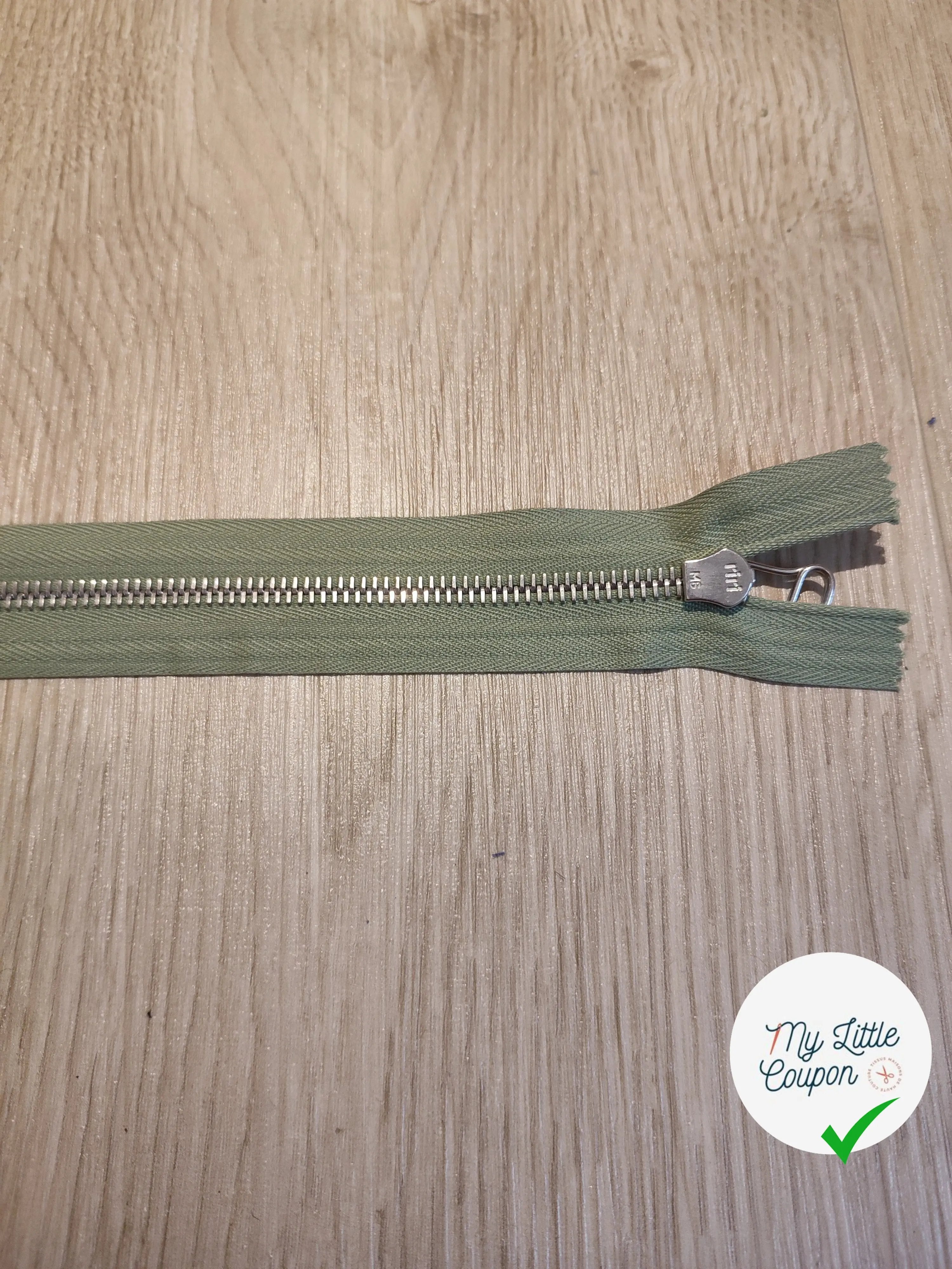 FERMETURE RIRI METAL SEPARABLE 54CM VERT OLIVE M6 - My Little Coupon
